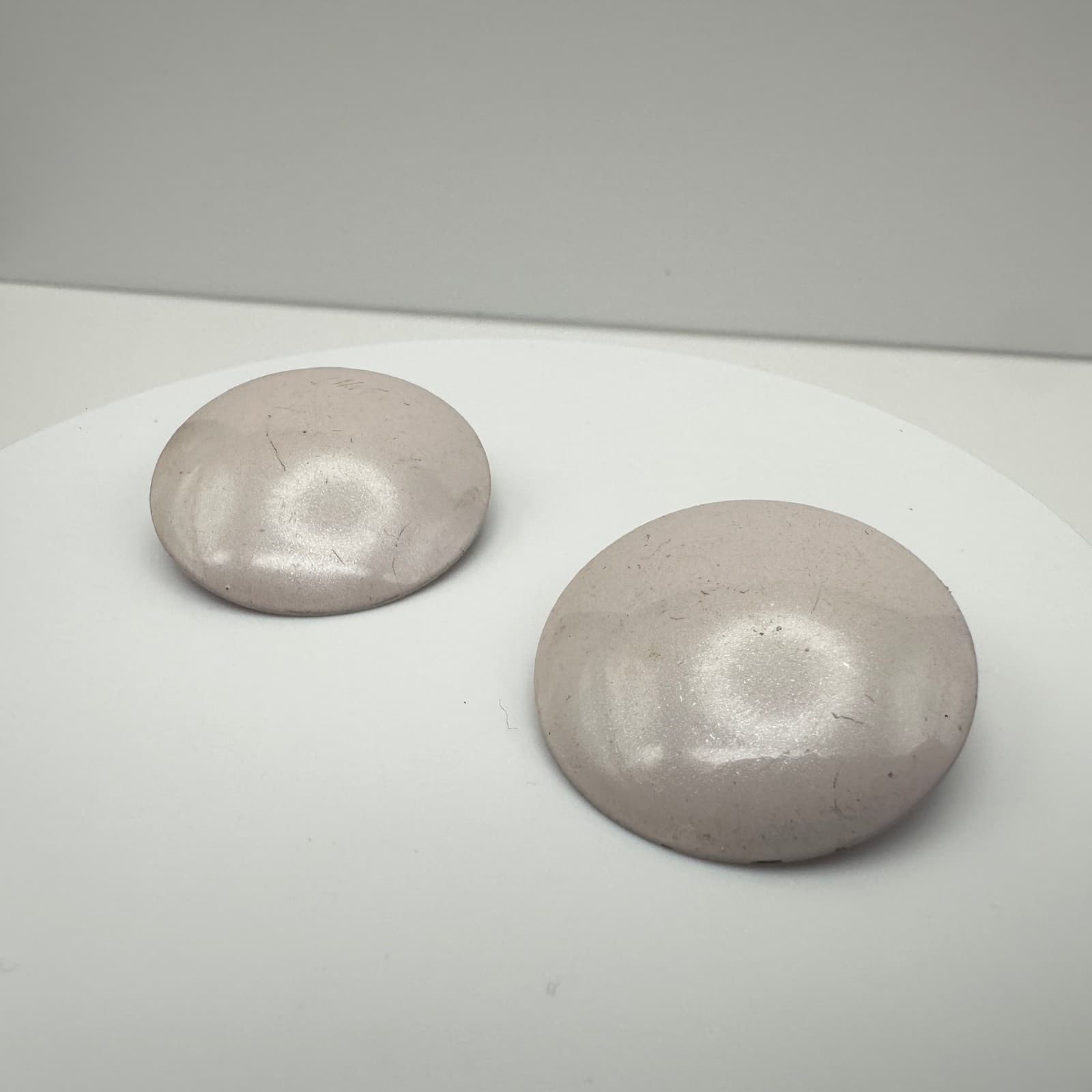 Vintage 80s Enamel Button Jewelry Earrings Large Round Mod Fashion Mauve Tone - Thumbnail 2