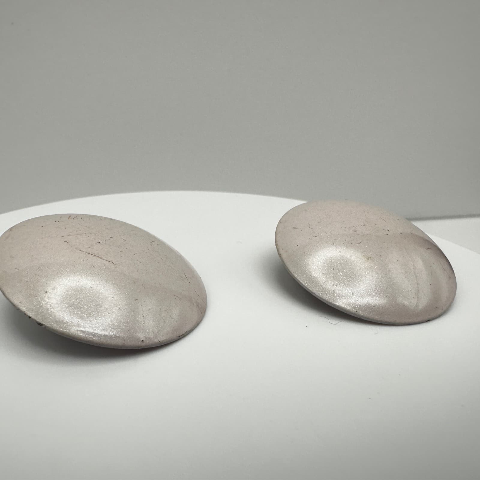 Vintage 80s Enamel Button Jewelry Earrings Large Round Mod Fashion Mauve Tone - Thumbnail 3