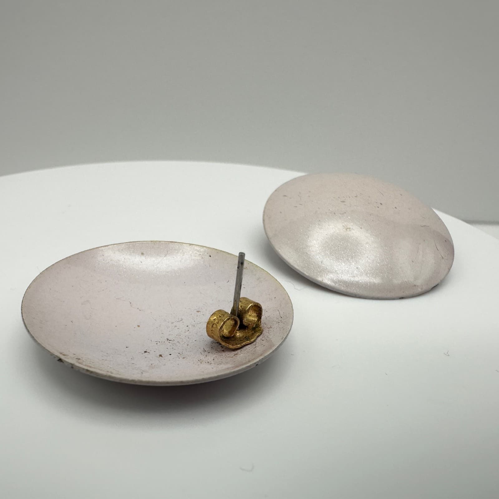 Vintage 80s Enamel Button Jewelry Earrings Large Round Mod Fashion Mauve Tone - Thumbnail 4