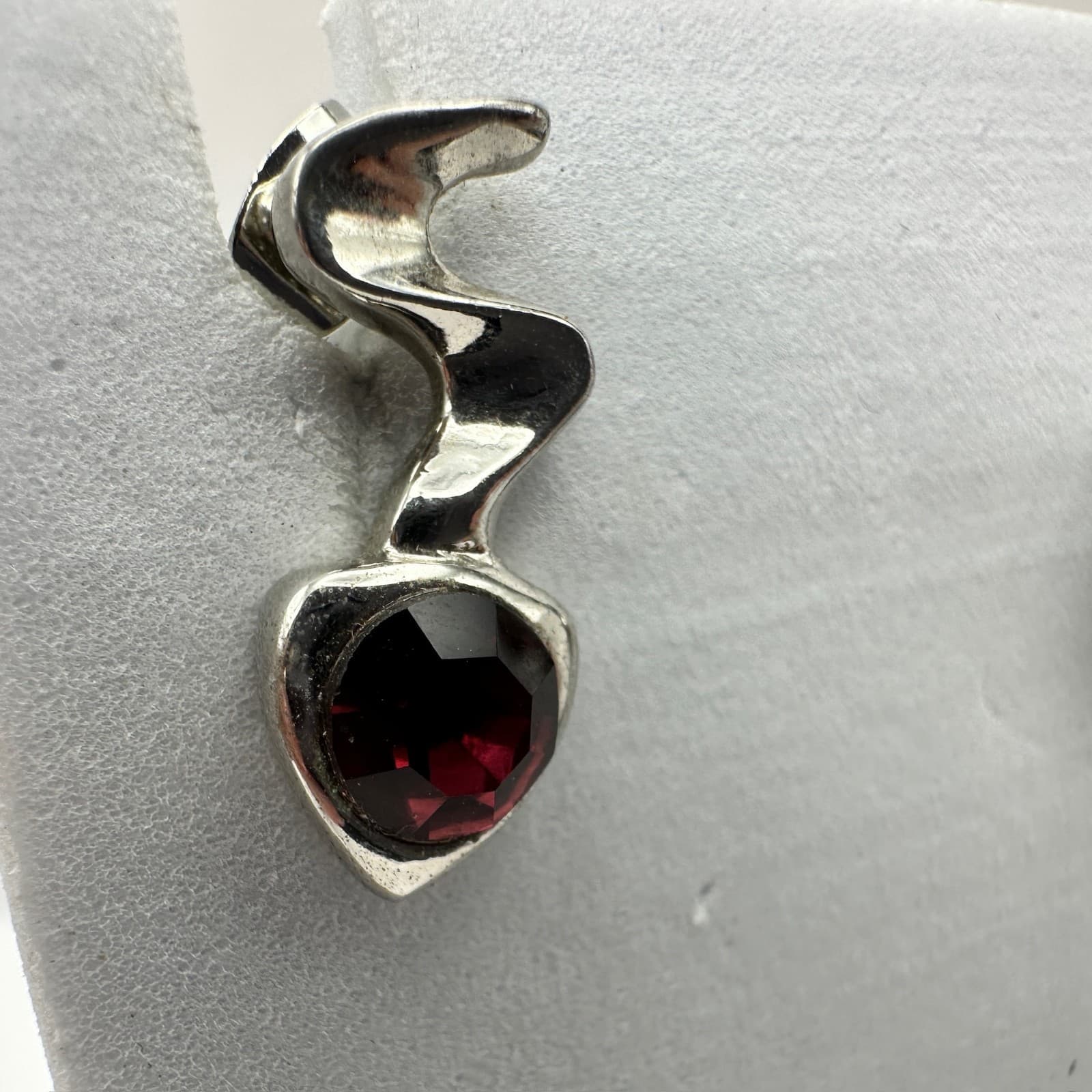 VTG 90s Silver Tone Red Crystal Squiggle Earrings Snake S Shape Stud Jewelry - Thumbnail 3