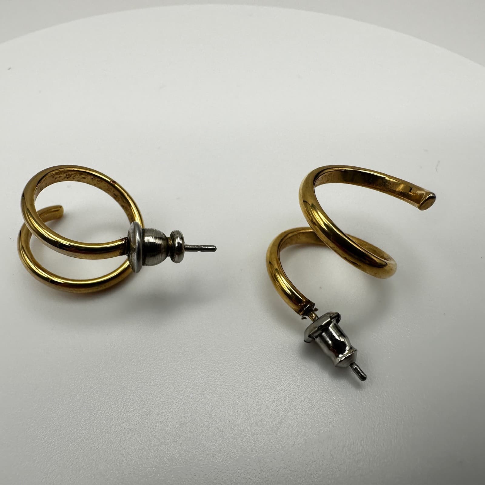 Vintage 90s Gold Tone Spiral Twirl Hoop Earrings Modernist Stud Women's Jewelry - Thumbnail 3