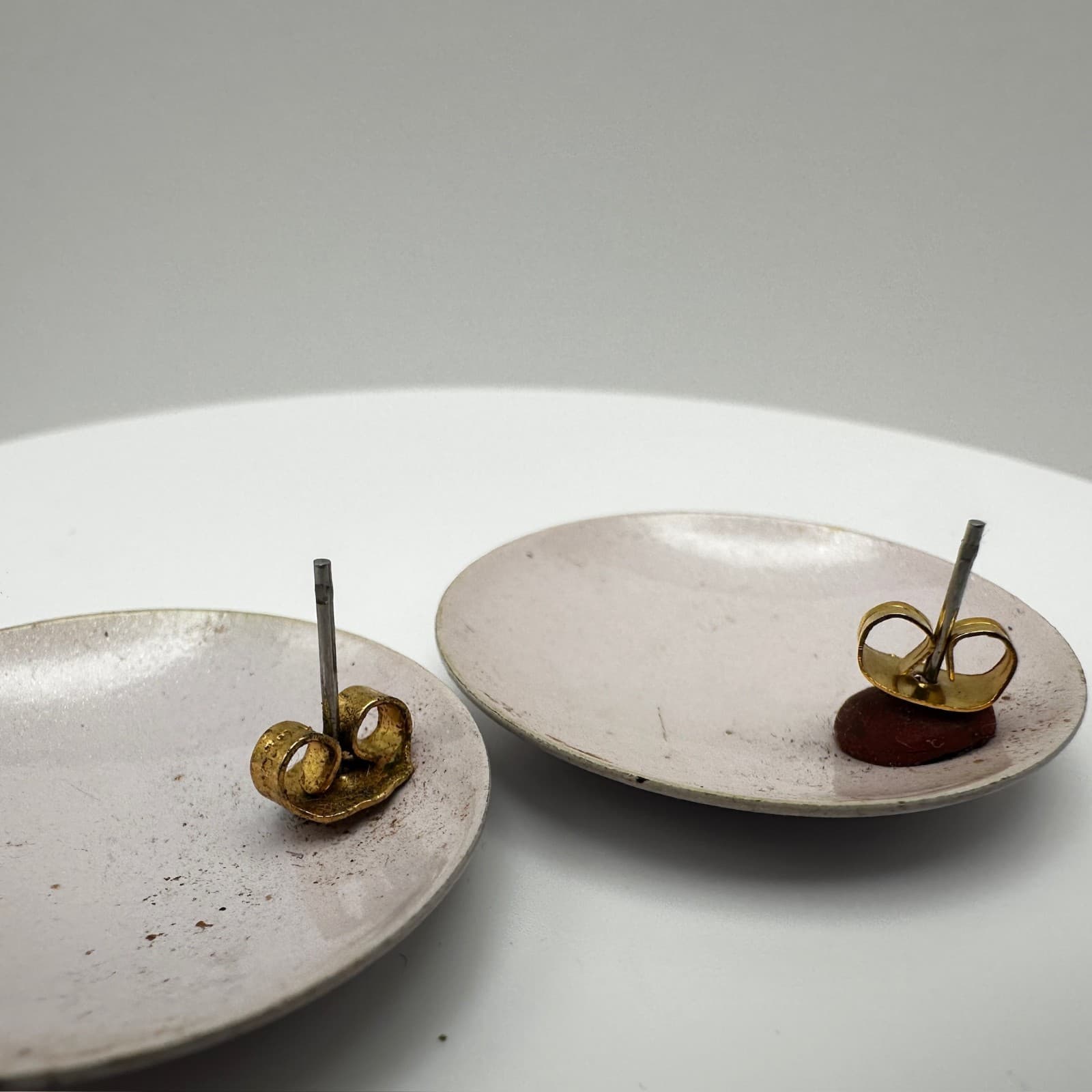 Vintage 80s Enamel Button Jewelry Earrings Large Round Mod Fashion Mauve Tone - Thumbnail 12