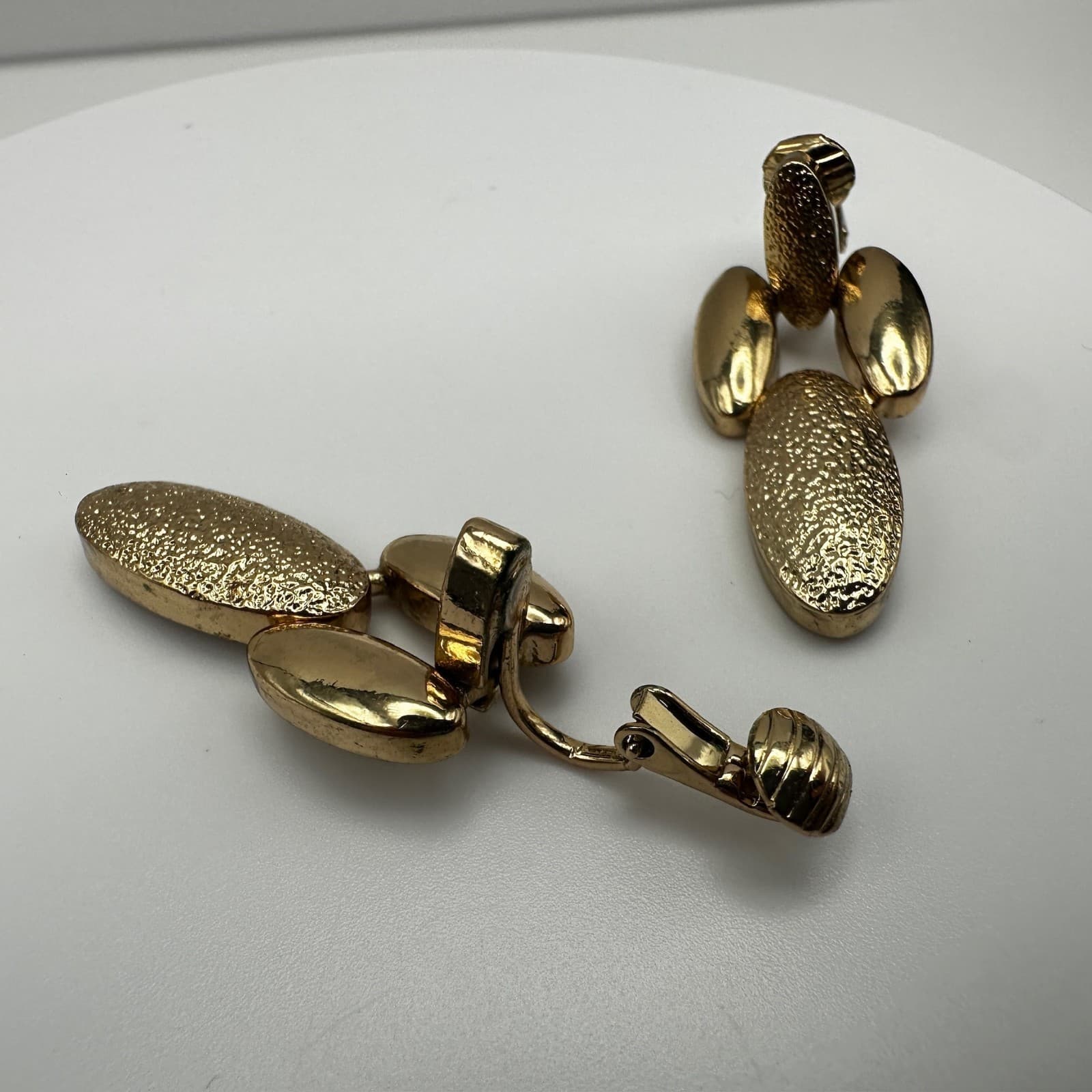 Vintage 80s 90s Gold Tone Textured Oval Drop Clip On Earrings Fashion Jewelry - Thumbnail 6
