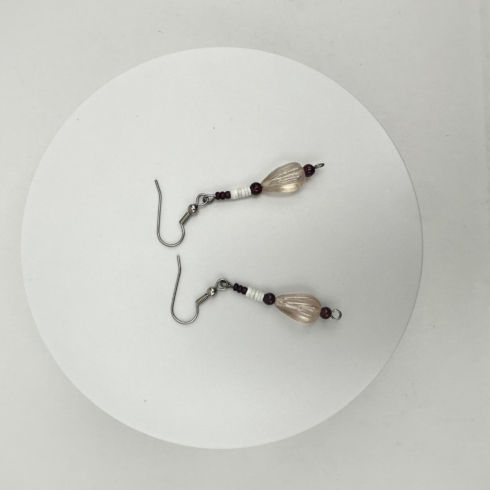 VTG 90s Boho Beaded Dangle Jewelry Earrings Silver Tone Burgundy White Tear Drop - Thumbnail 7