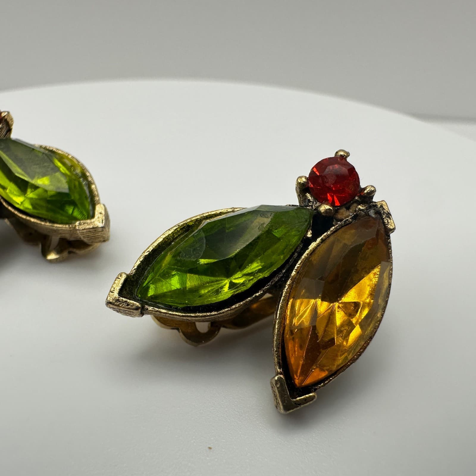 Vintage 80s Gold Tone Clip On Earrings Green Amber Red Rhinestone Leaf Jewelry - Thumbnail 3