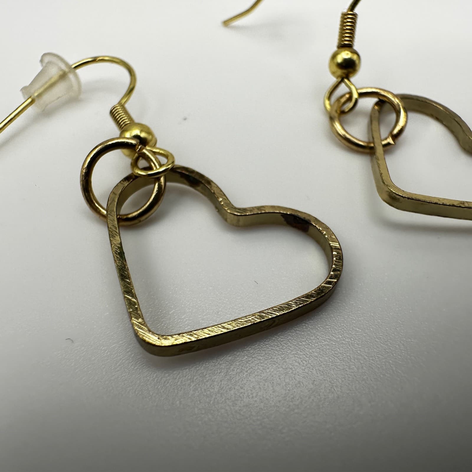Vintage 90s Heart Dangle Earrings Gold tone Open Frame Minimalist Jewelry - Thumbnail 9