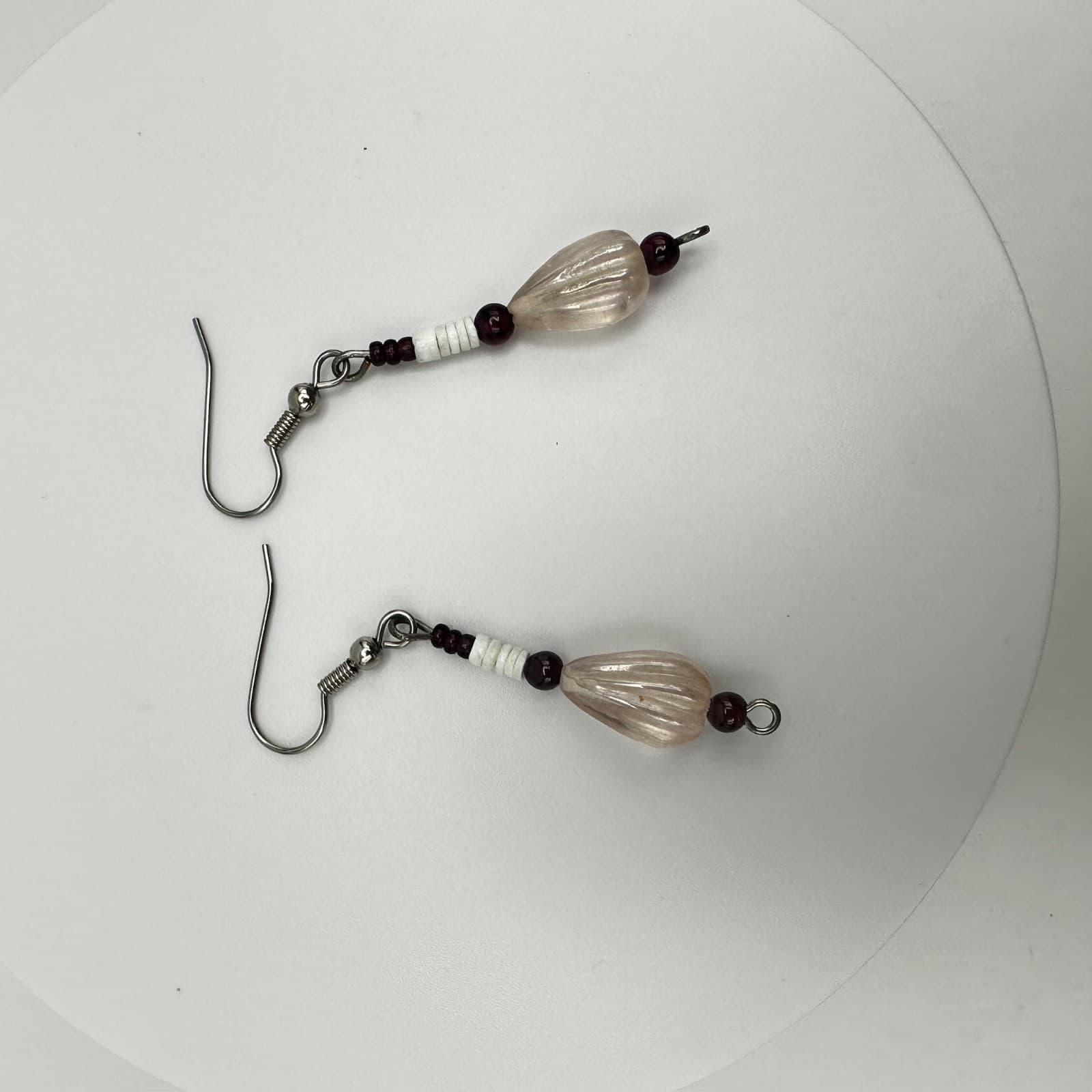 VTG 90s Boho Beaded Dangle Jewelry Earrings Silver Tone Burgundy White Tear Drop - Thumbnail 8