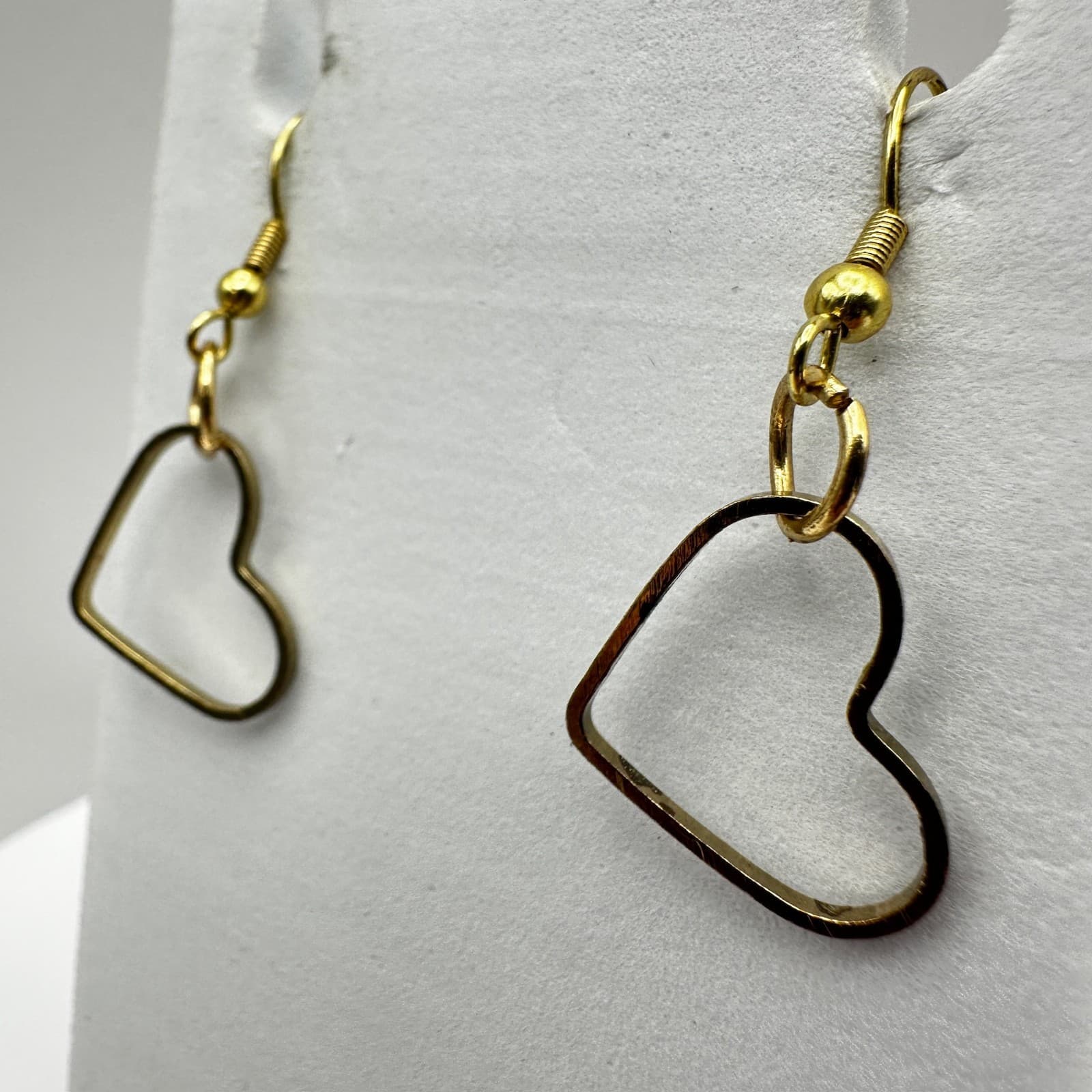 Vintage 90s Heart Dangle Earrings Gold tone Open Frame Minimalist Jewelry - Thumbnail 3