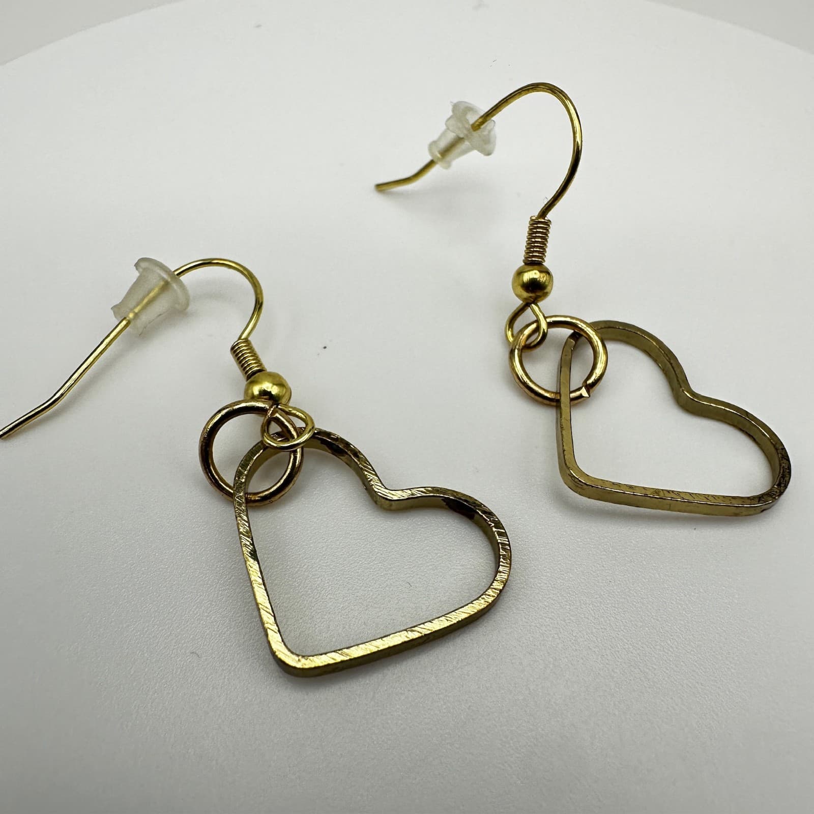 Vintage 90s Heart Dangle Earrings Gold tone Open Frame Minimalist Jewelry - Thumbnail 5