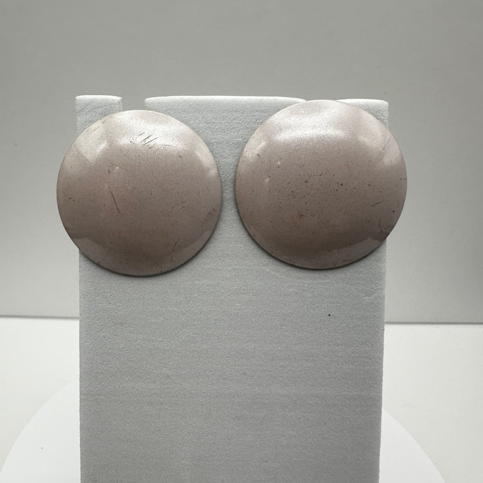 Vintage 80s Enamel Button Jewelry Earrings Large Round Mod Fashion Mauve Tone - Image 1