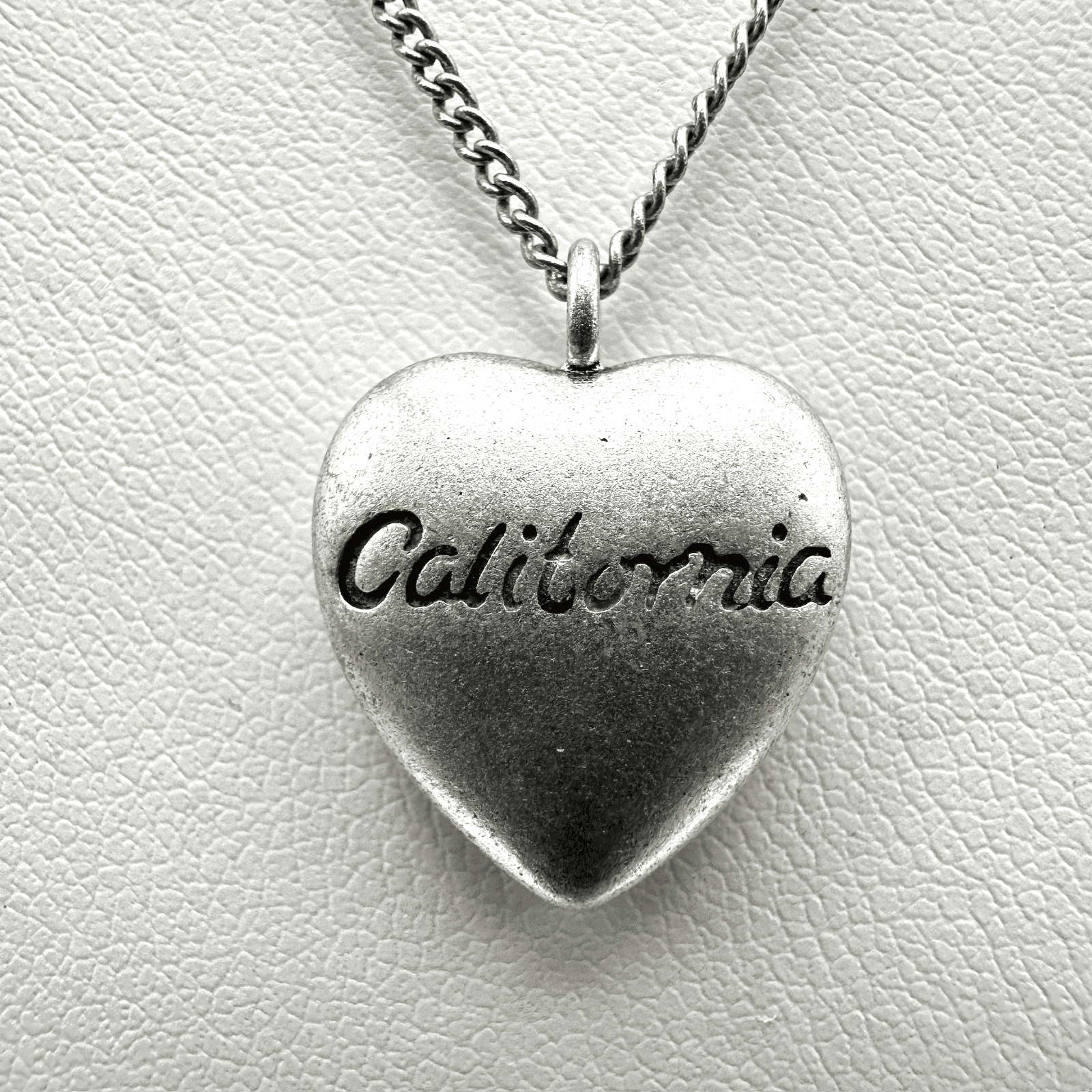 Vintage Y2K California Heart Pendant Necklace Silver Tone State Souvenir Charm - Image 1