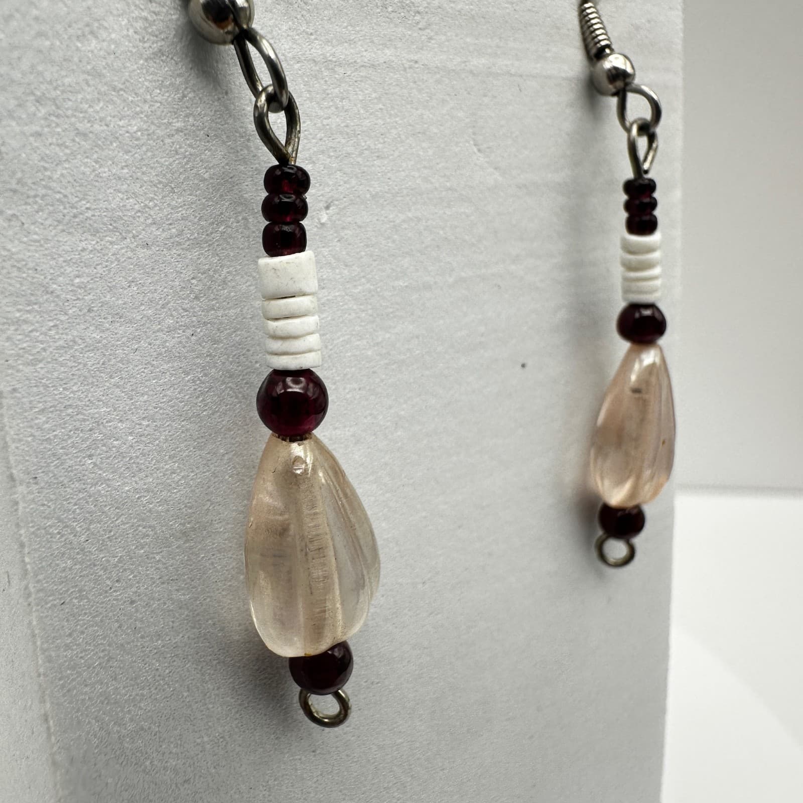 VTG 90s Boho Beaded Dangle Jewelry Earrings Silver Tone Burgundy White Tear Drop - Thumbnail 2
