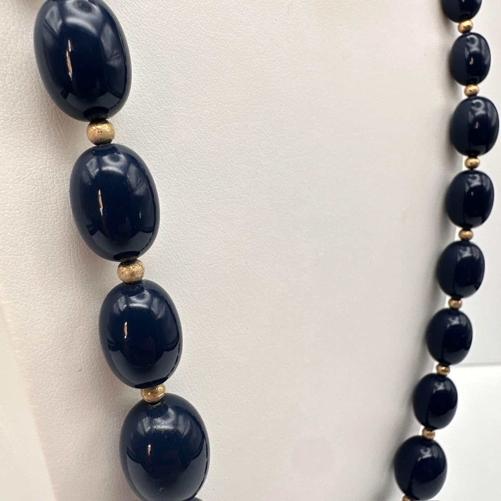 Vintage 80s Black Oval Graduated Beaded Necklace w/ Gold-Tone Spacers Jewelry - Thumbnail 3