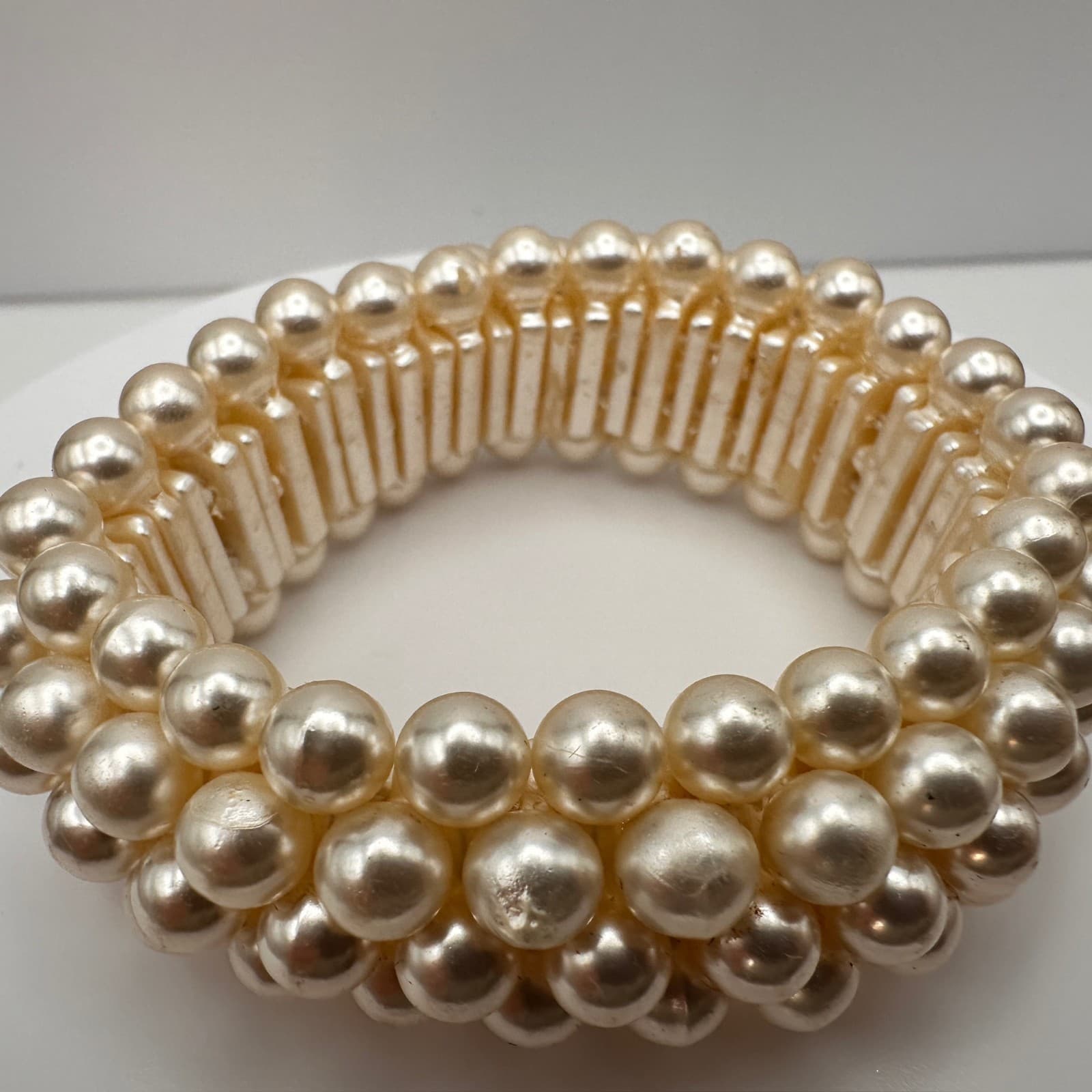 Vintage 90s Cream Faux Pearl TripleRow Beaded Stretch Expansion Bracelet Jewelry - Thumbnail 7