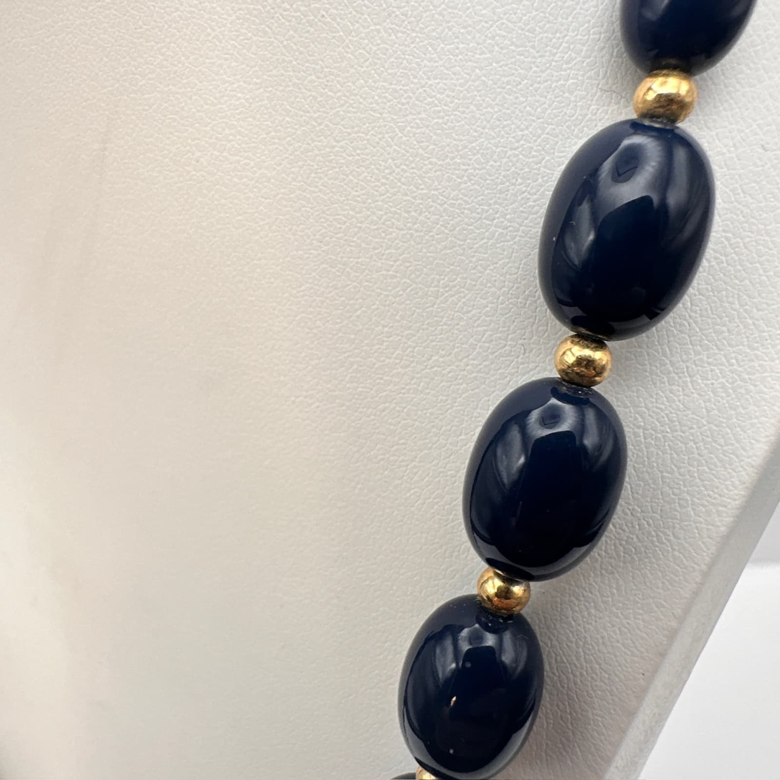 Vintage 80s Black Oval Graduated Beaded Necklace w/ Gold-Tone Spacers Jewelry - Thumbnail 7