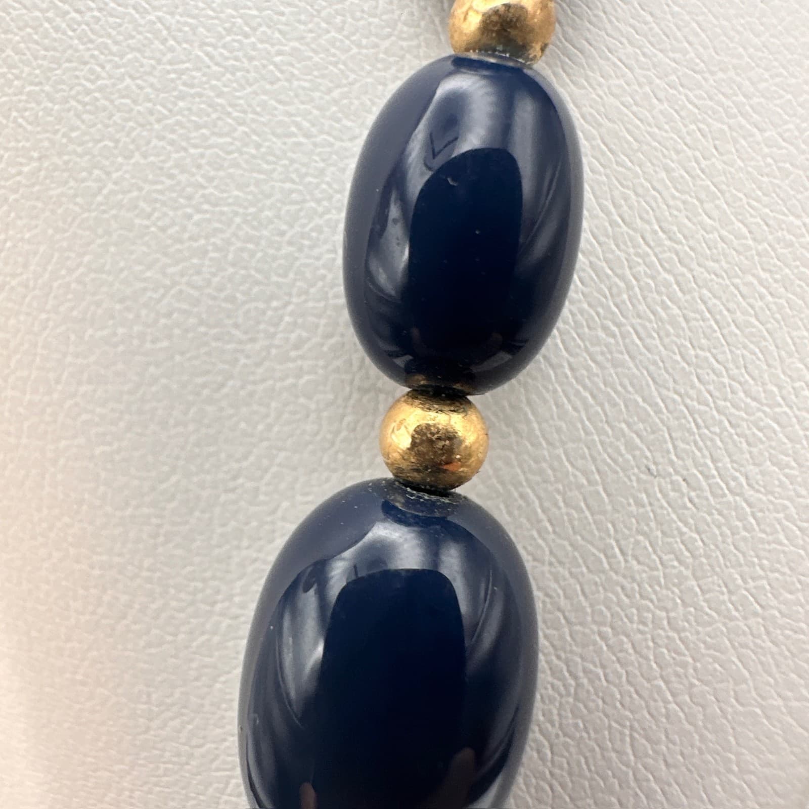 Vintage 80s Black Oval Graduated Beaded Necklace w/ Gold-Tone Spacers Jewelry - Thumbnail 8