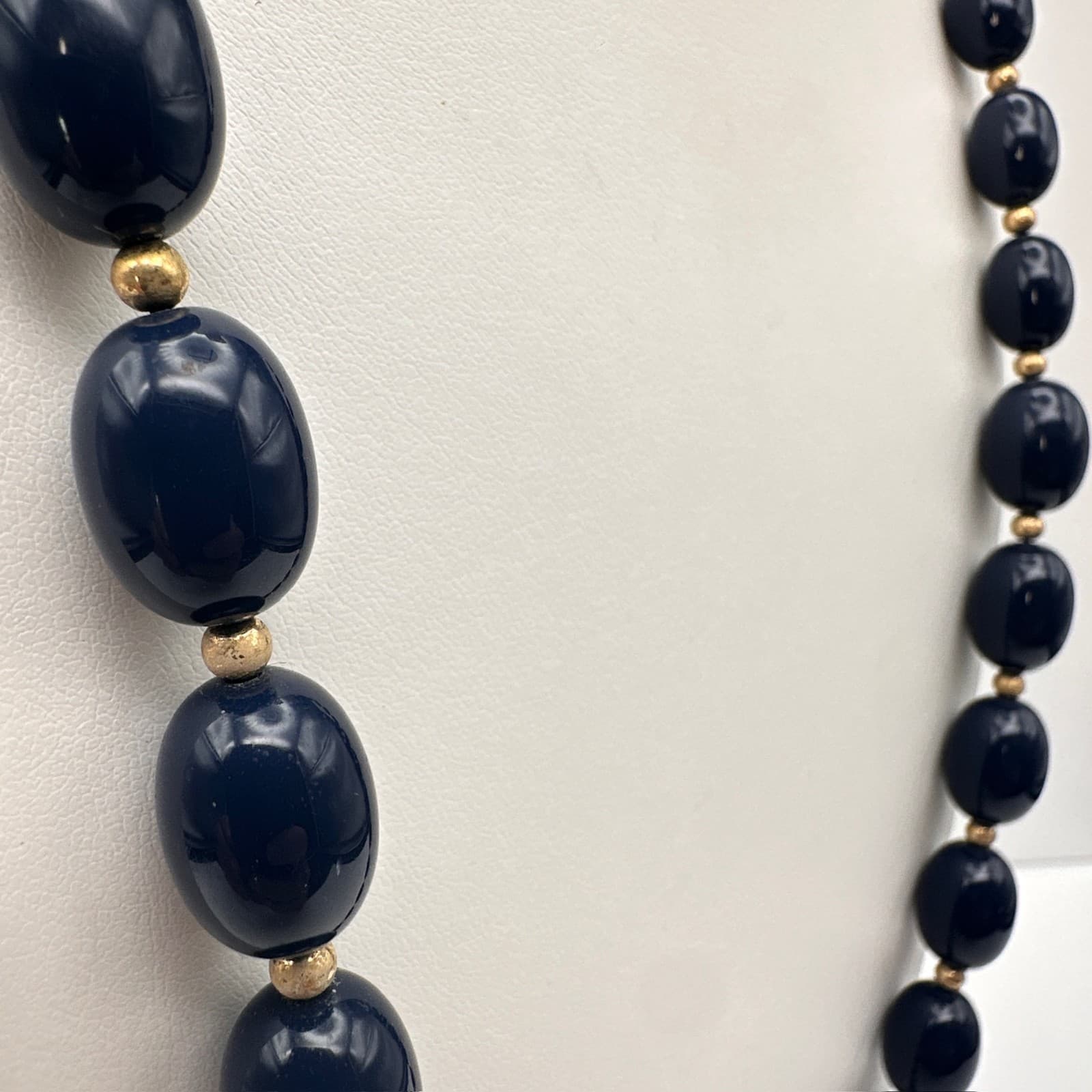 Vintage 80s Black Oval Graduated Beaded Necklace w/ Gold-Tone Spacers Jewelry - Thumbnail 5