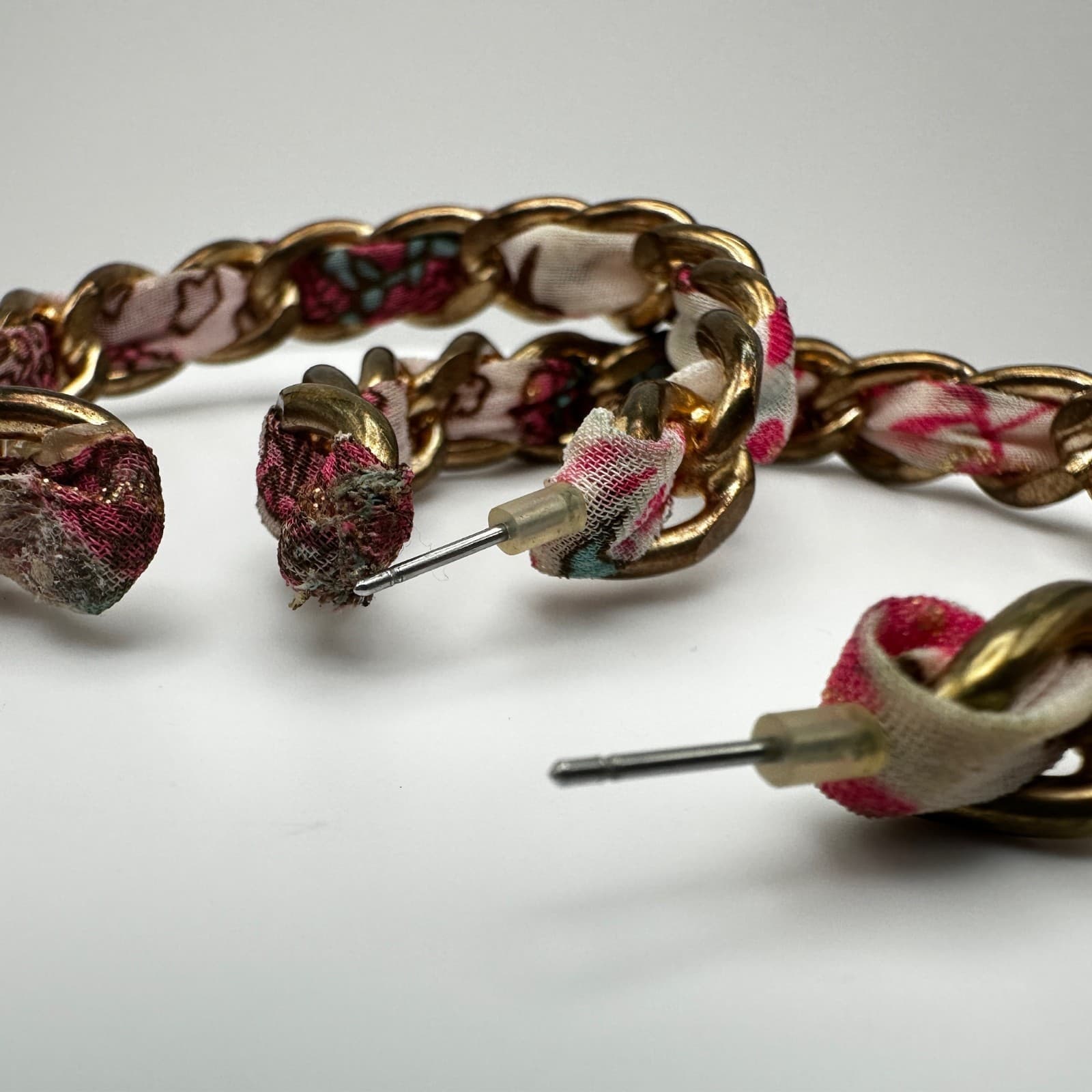 Vintage 90s Gold Tone Chain Floral Pink Fabric Wrapped Hoop Earrings Women's - Thumbnail 7