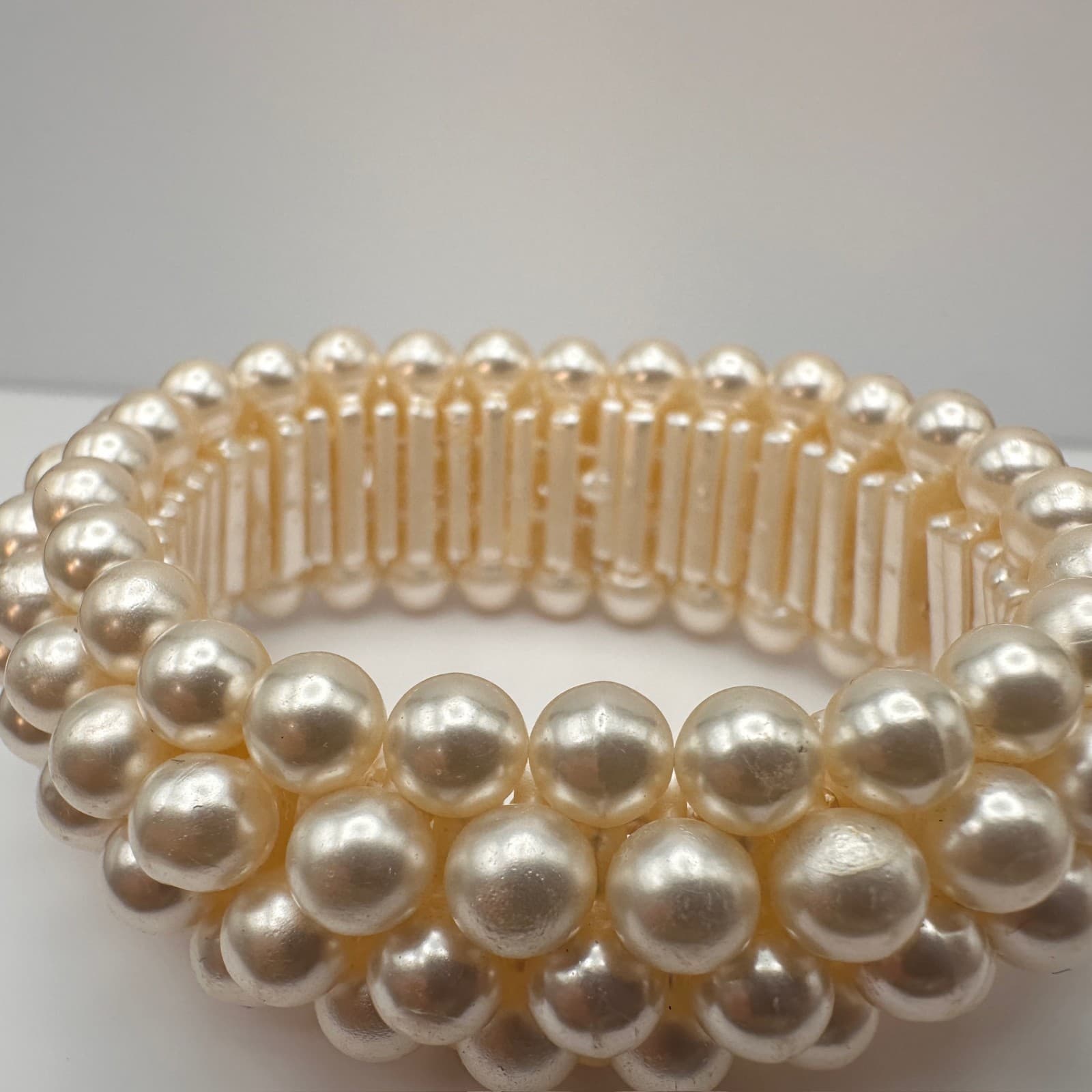 Vintage 90s Cream Faux Pearl TripleRow Beaded Stretch Expansion Bracelet Jewelry - Thumbnail 5