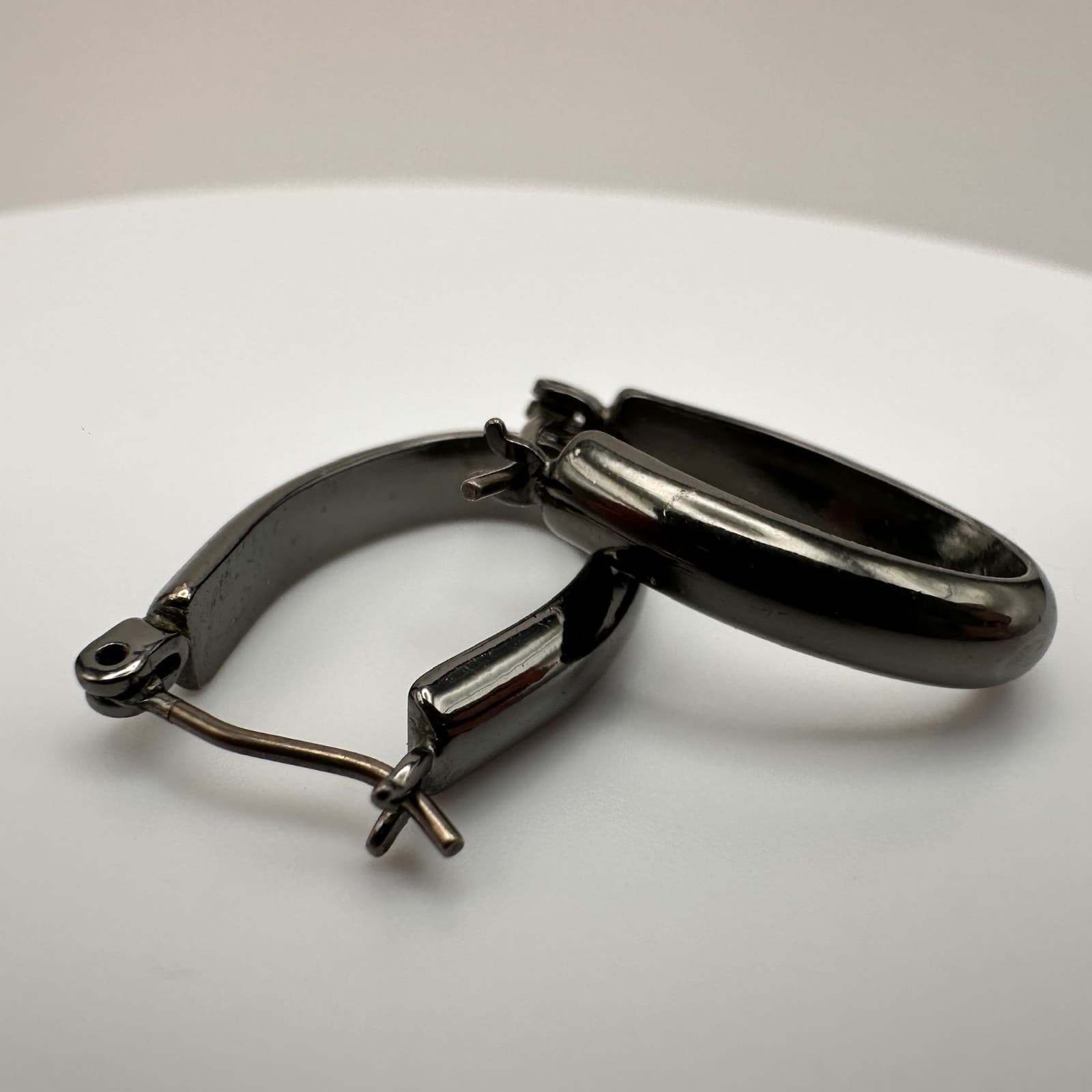 Vintage 90s Black Plated Stainless Steel Oval Chunky Hinged Hoop Earring Jewelry - Thumbnail 4