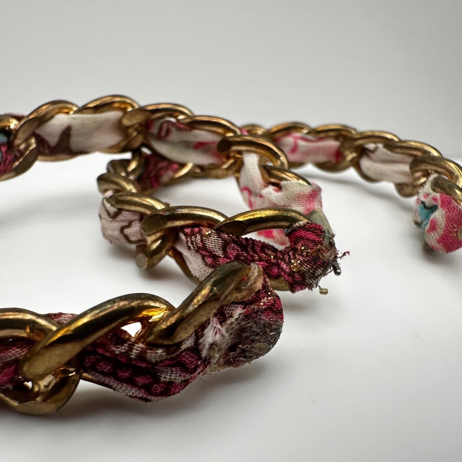 Vintage 90s Gold Tone Chain Floral Pink Fabric Wrapped Hoop Earrings Women's - Thumbnail 5