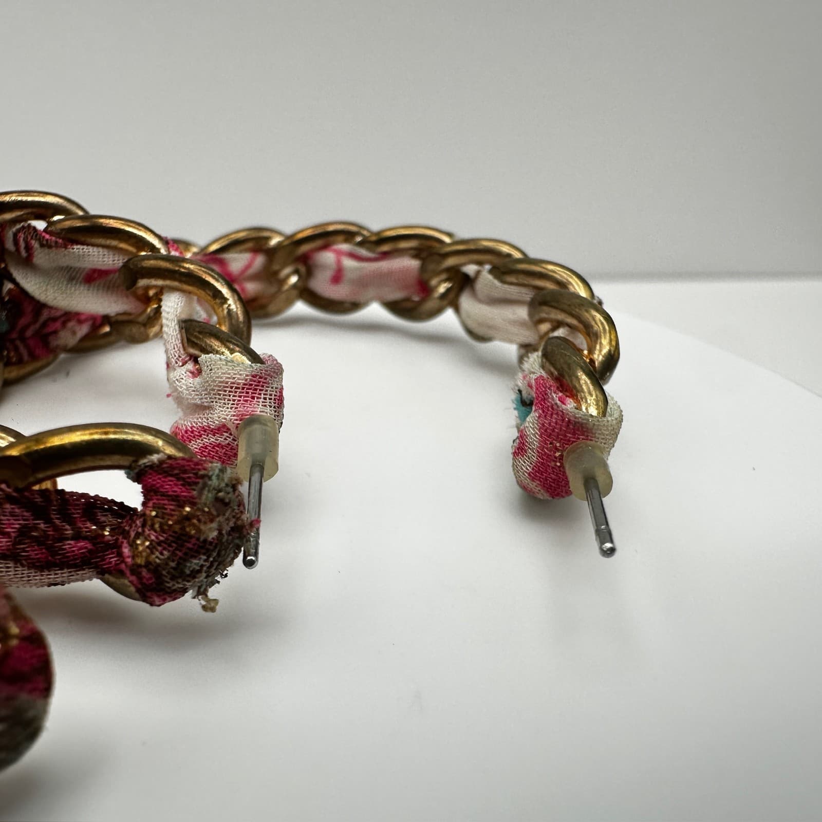 Vintage 90s Gold Tone Chain Floral Pink Fabric Wrapped Hoop Earrings Women's - Thumbnail 6