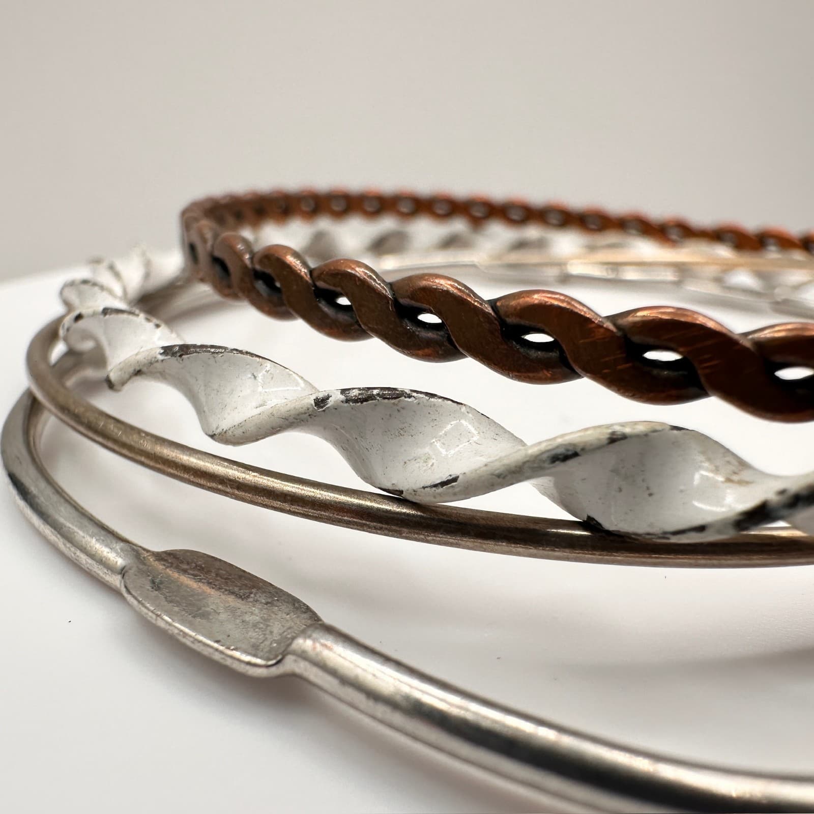 Vintage 90s Twisted Wire Bangle Bracelet Silver Tone Copper Tone Adjustable - Thumbnail 5