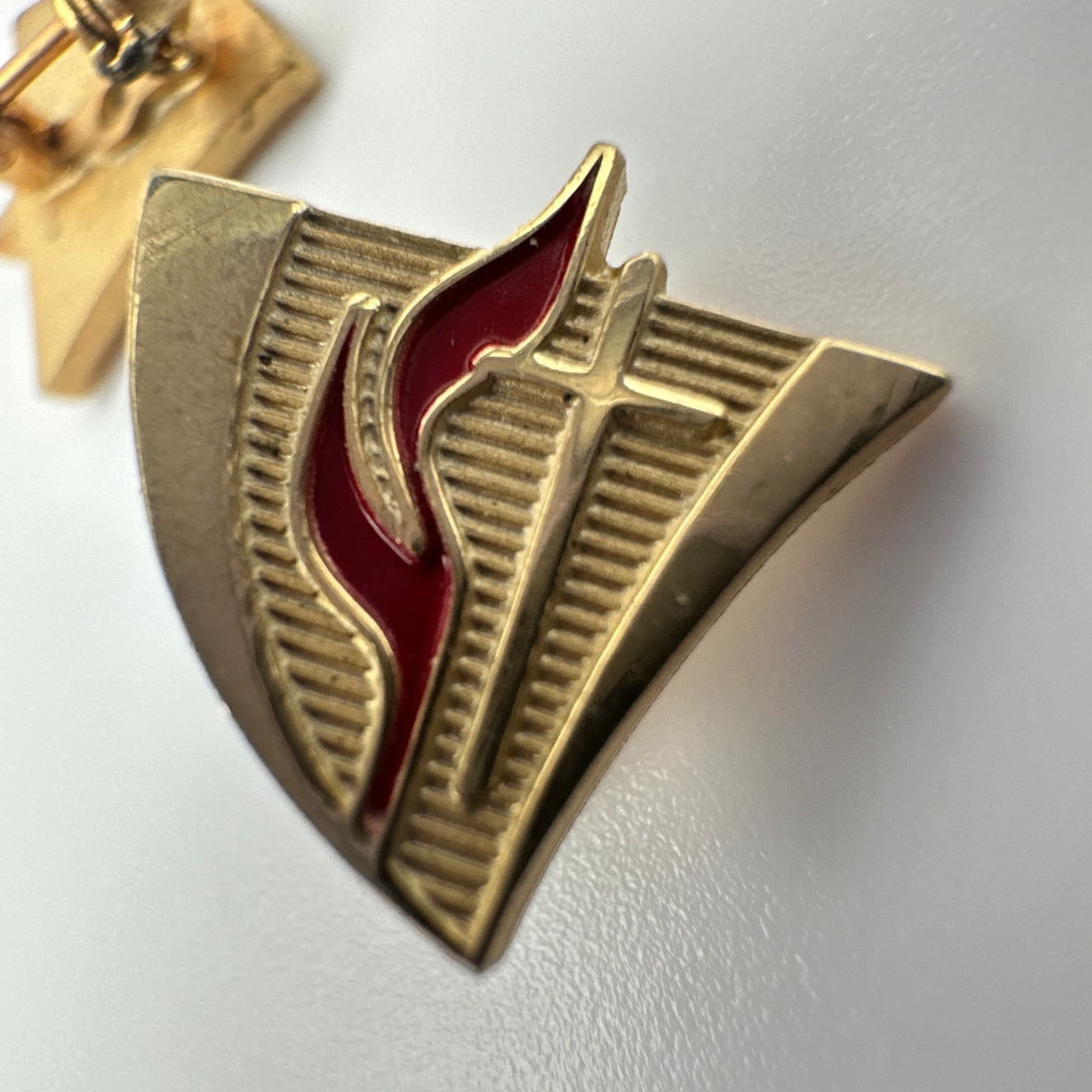 Vintage 80s United Methodist Church Cross & Flame Logo Gold Lapel Pin Jewelry - Thumbnail 8