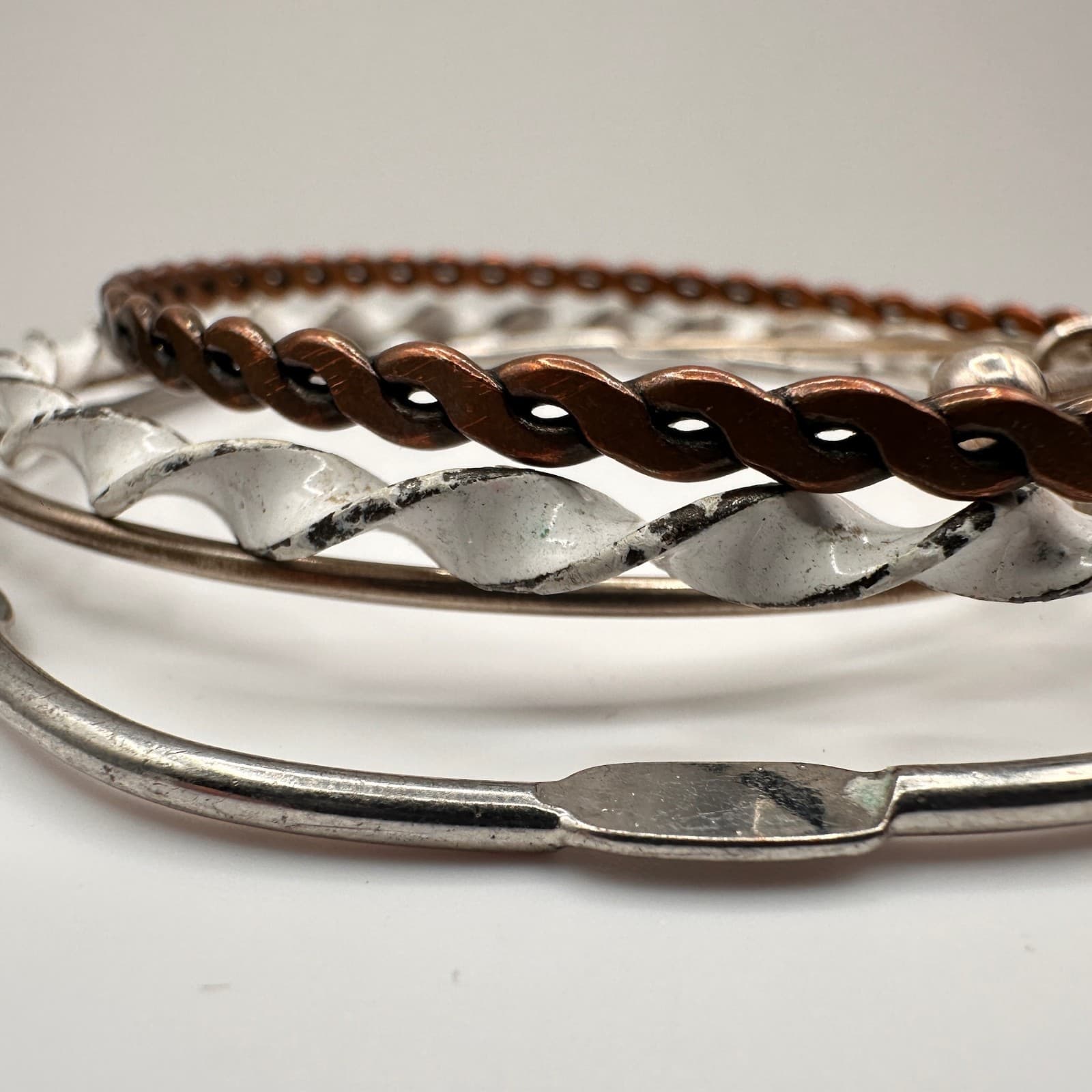 Vintage 90s Twisted Wire Bangle Bracelet Silver Tone Copper Tone Adjustable - Thumbnail 4