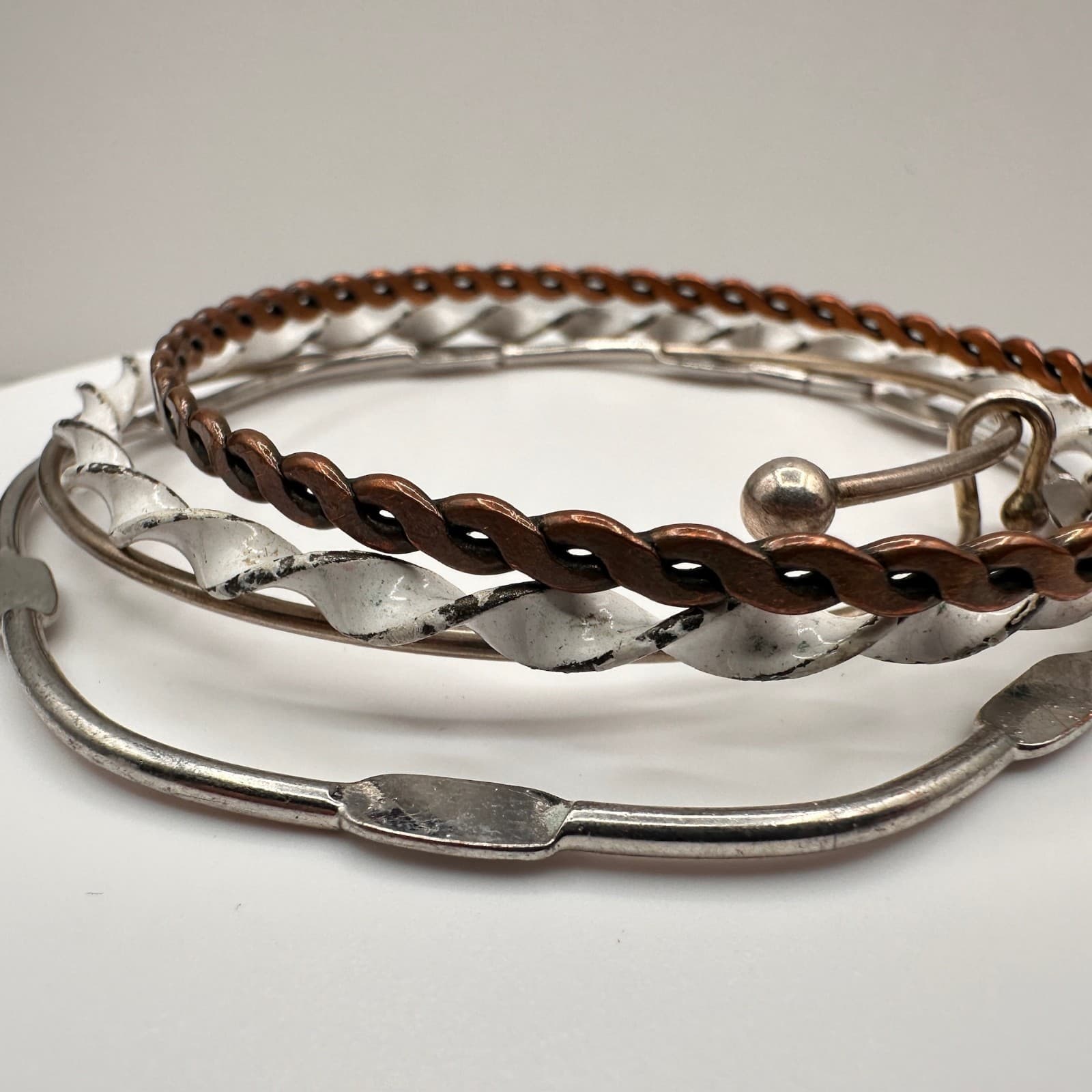 Vintage 90s Twisted Wire Bangle Bracelet Silver Tone Copper Tone Adjustable - Thumbnail 3