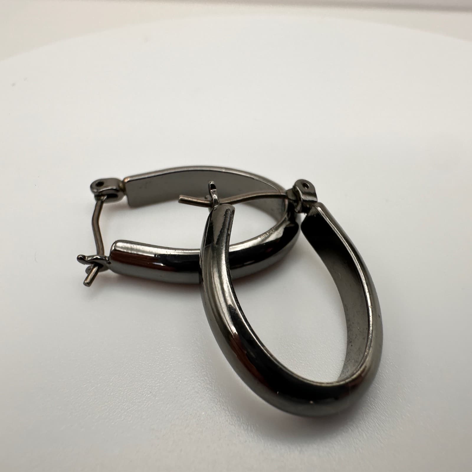 Vintage 90s Black Plated Stainless Steel Oval Chunky Hinged Hoop Earring Jewelry - Thumbnail 5