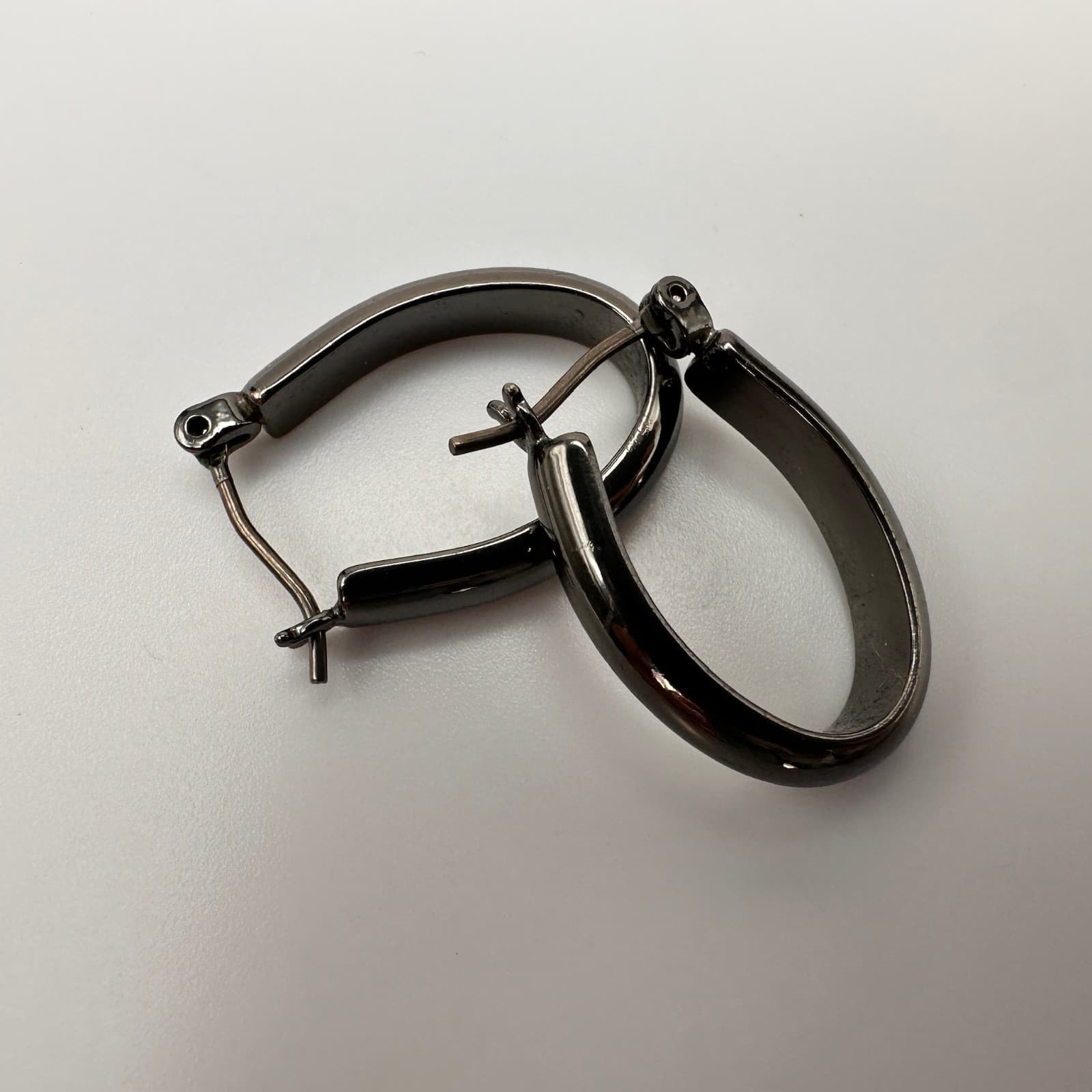 Vintage 90s Black Plated Stainless Steel Oval Chunky Hinged Hoop Earring Jewelry - Thumbnail 3