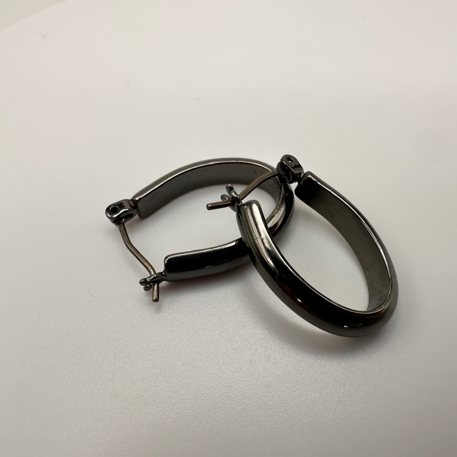 Vintage 90s Black Plated Stainless Steel Oval Chunky Hinged Hoop Earring Jewelry - Thumbnail 2