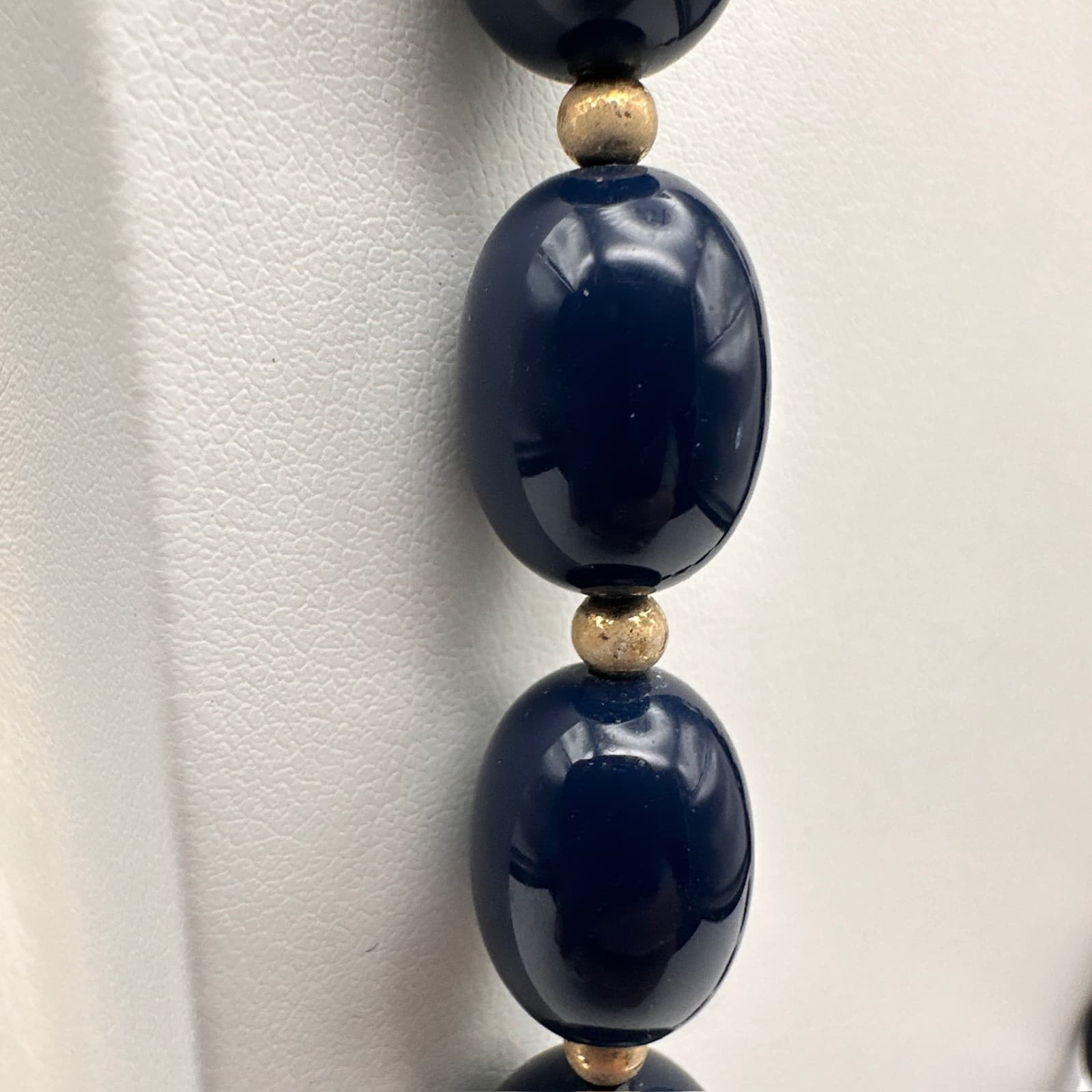 Vintage 80s Black Oval Graduated Beaded Necklace w/ Gold-Tone Spacers Jewelry - Thumbnail 4