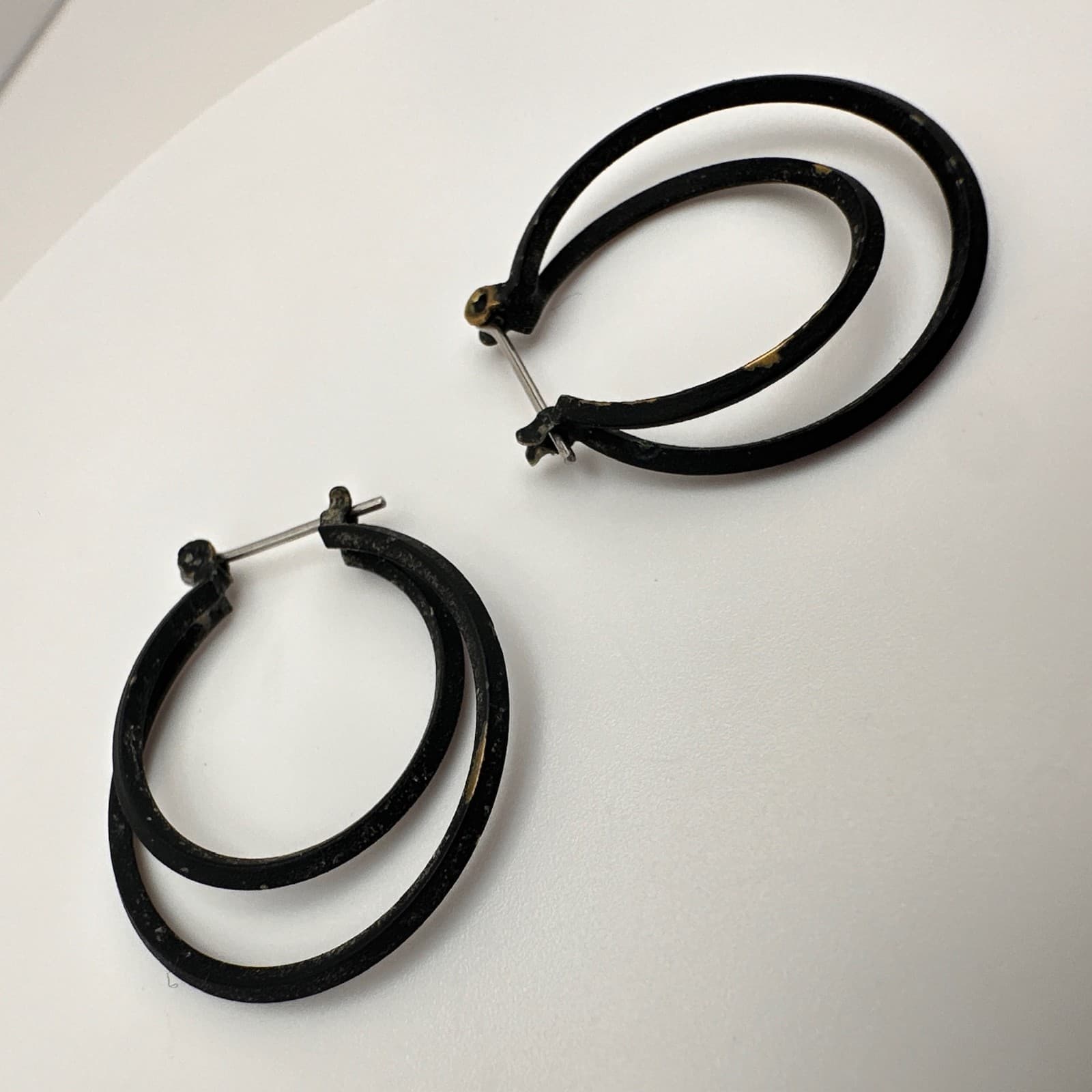 Vintage 90s Black Abstract Intertwined Dangle Hoop Earrings Post Back Jewelry - Thumbnail 7
