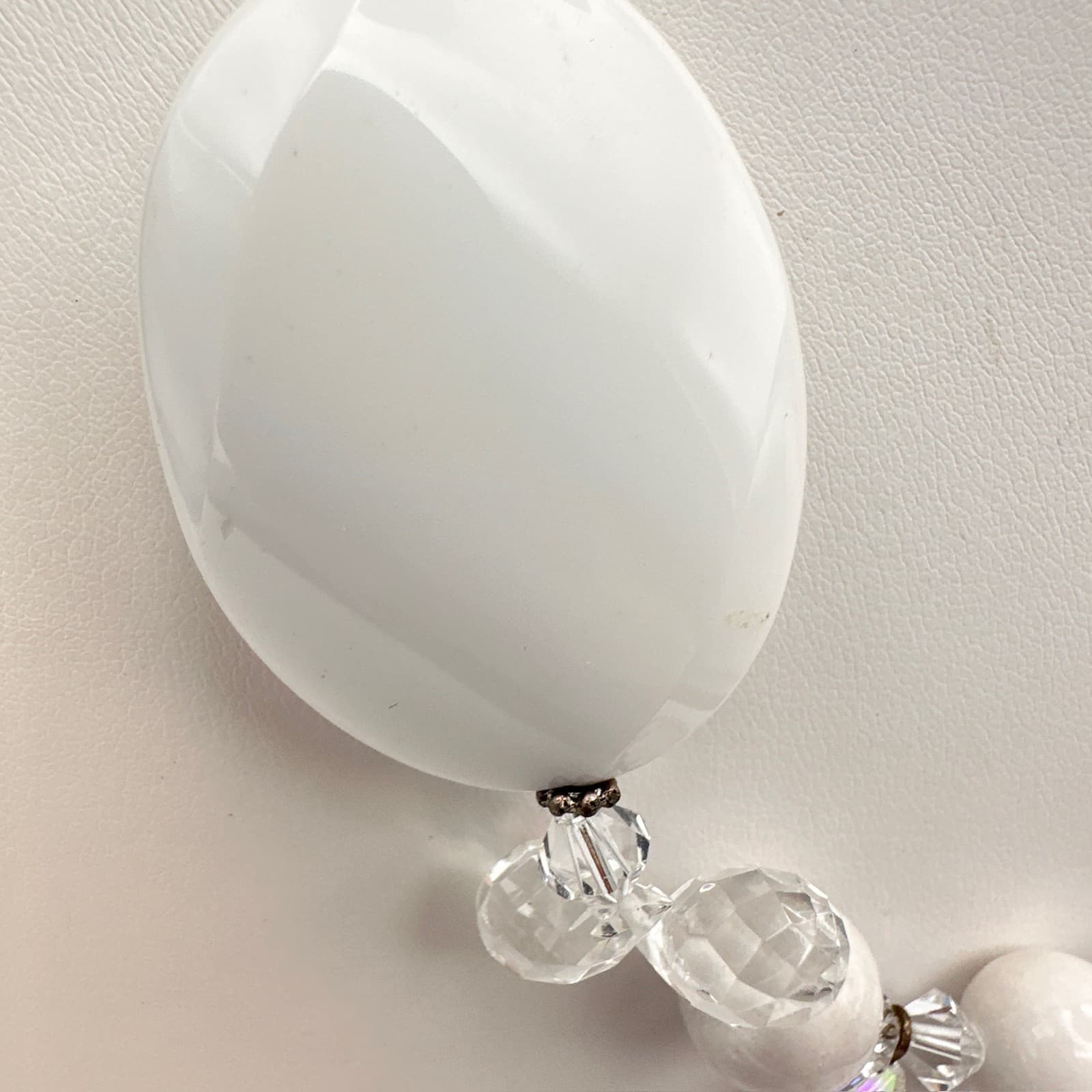 Vintage 90s White Oval Bead & Clear Statement Necklace Dangle Jewelry - Thumbnail 5