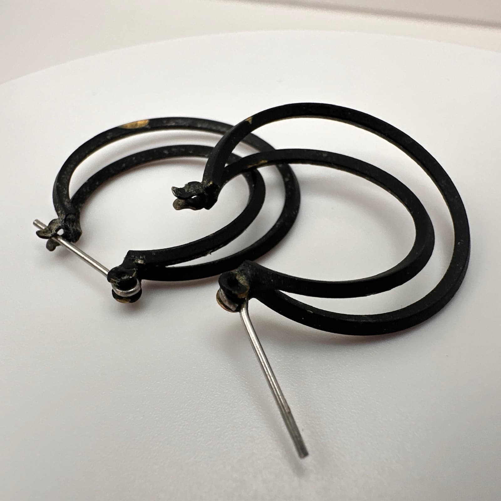 Vintage 90s Black Abstract Intertwined Dangle Hoop Earrings Post Back Jewelry - Thumbnail 4