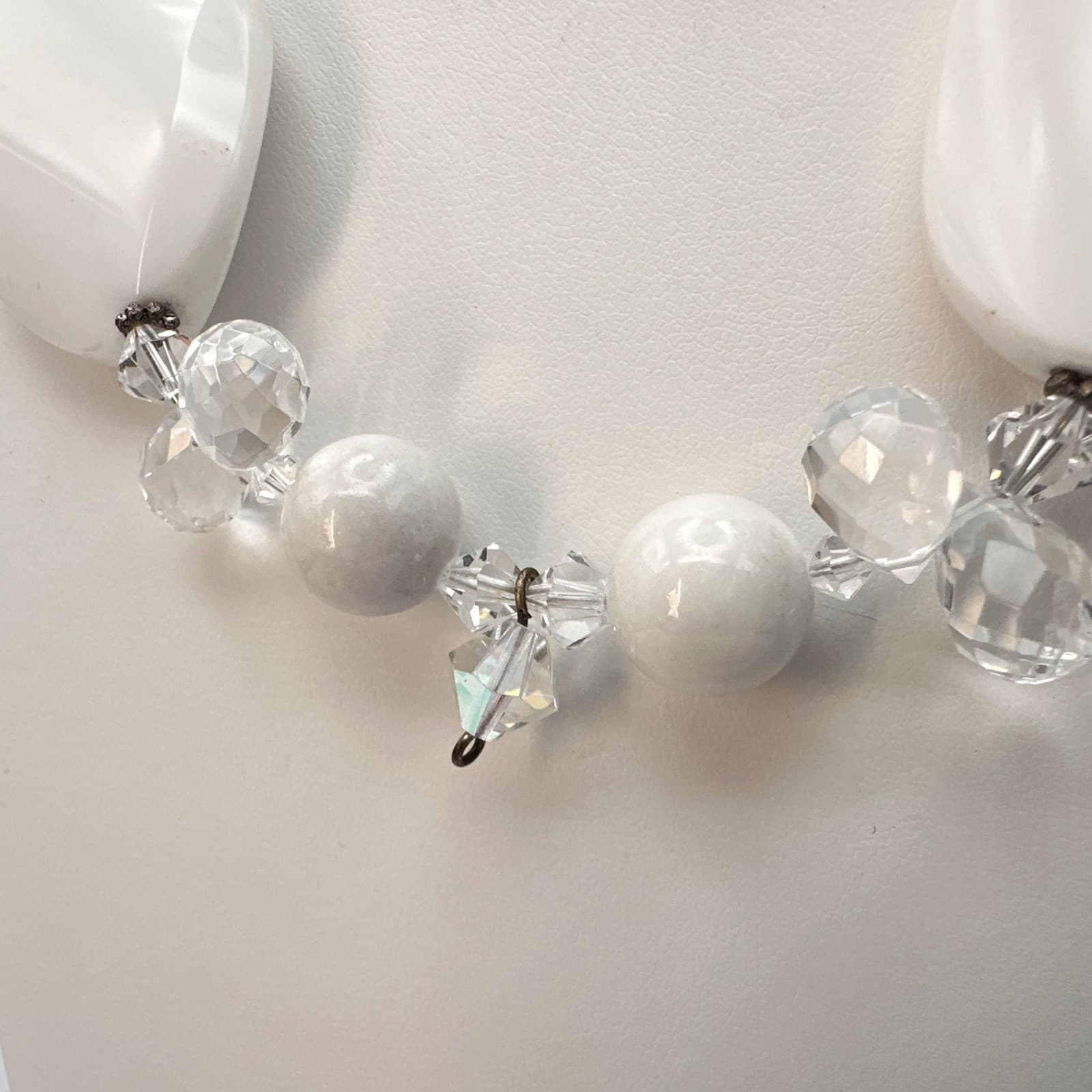 Vintage 90s White Oval Bead & Clear Statement Necklace Dangle Jewelry - Thumbnail 6
