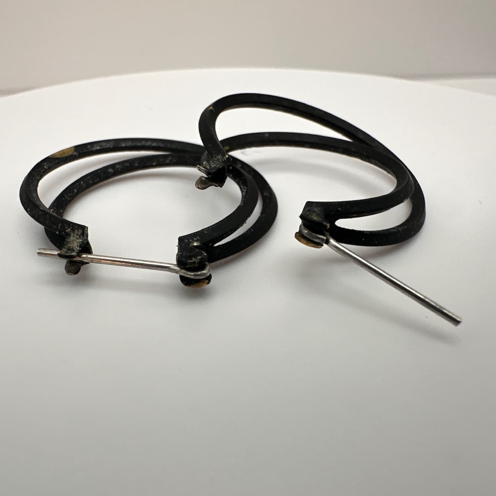 Vintage 90s Black Abstract Intertwined Dangle Hoop Earrings Post Back Jewelry - Thumbnail 3