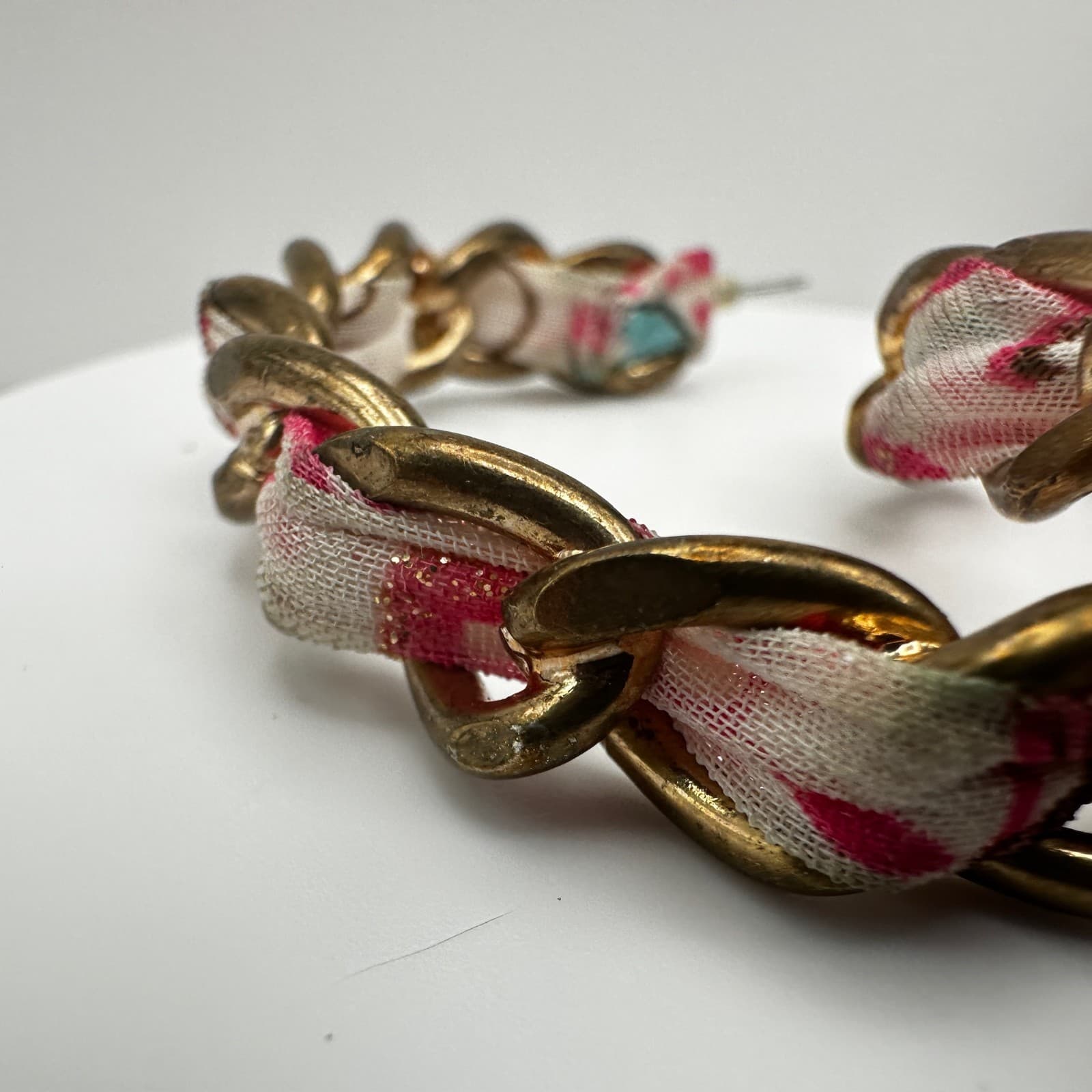 Vintage 90s Gold Tone Chain Floral Pink Fabric Wrapped Hoop Earrings Women's - Thumbnail 4