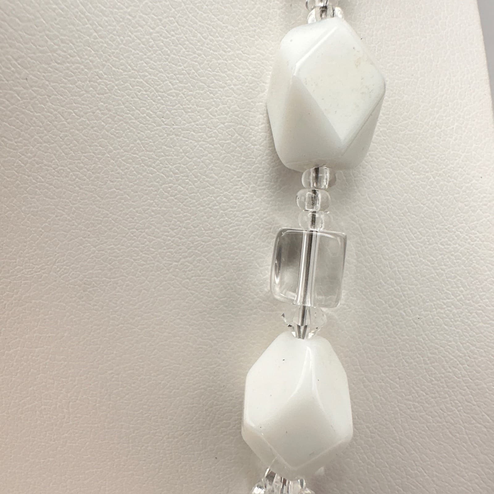 Vintage 90s White Oval Bead & Clear Statement Necklace Dangle Jewelry - Thumbnail 10
