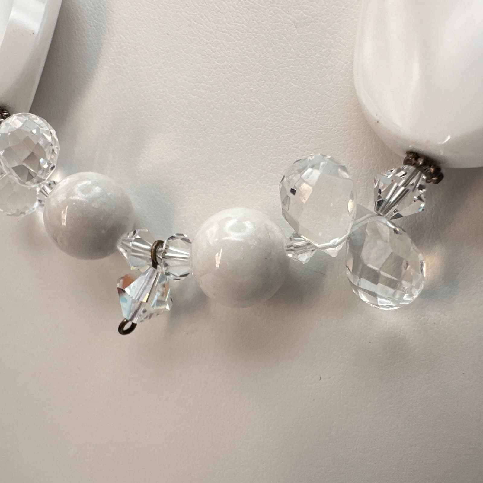Vintage 90s White Oval Bead & Clear Statement Necklace Dangle Jewelry - Thumbnail 7