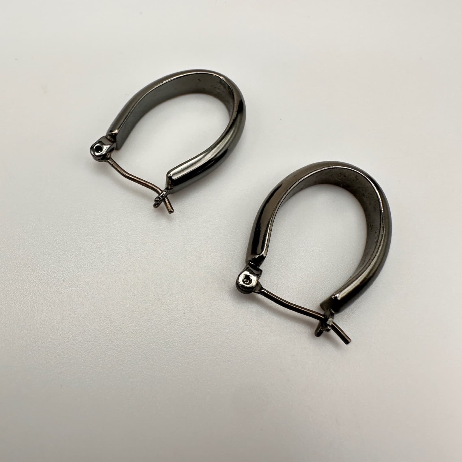 Vintage 90s Black Plated Stainless Steel Oval Chunky Hinged Hoop Earring Jewelry - Thumbnail 10