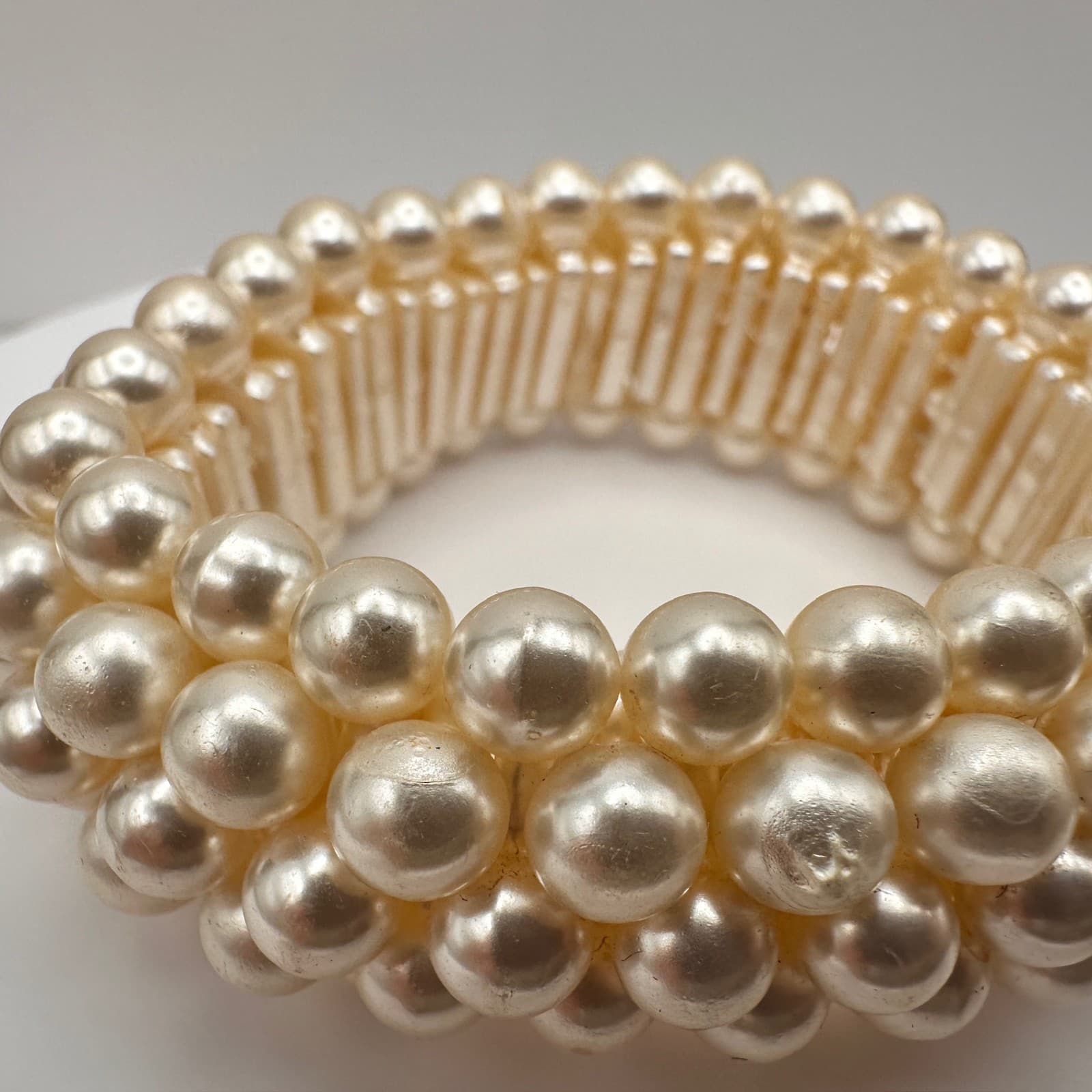 Vintage 90s Cream Faux Pearl TripleRow Beaded Stretch Expansion Bracelet Jewelry - Thumbnail 8