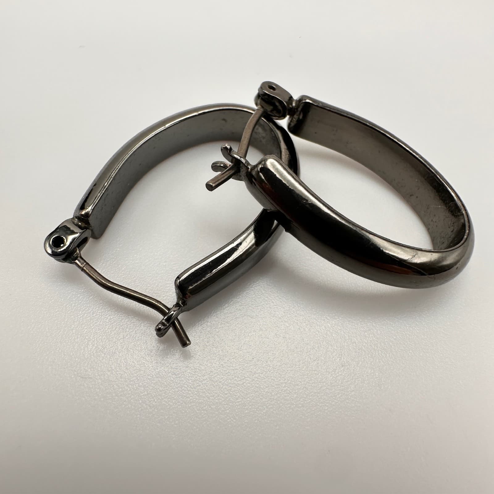 Vintage 90s Black Plated Stainless Steel Oval Chunky Hinged Hoop Earring Jewelry - Thumbnail 6