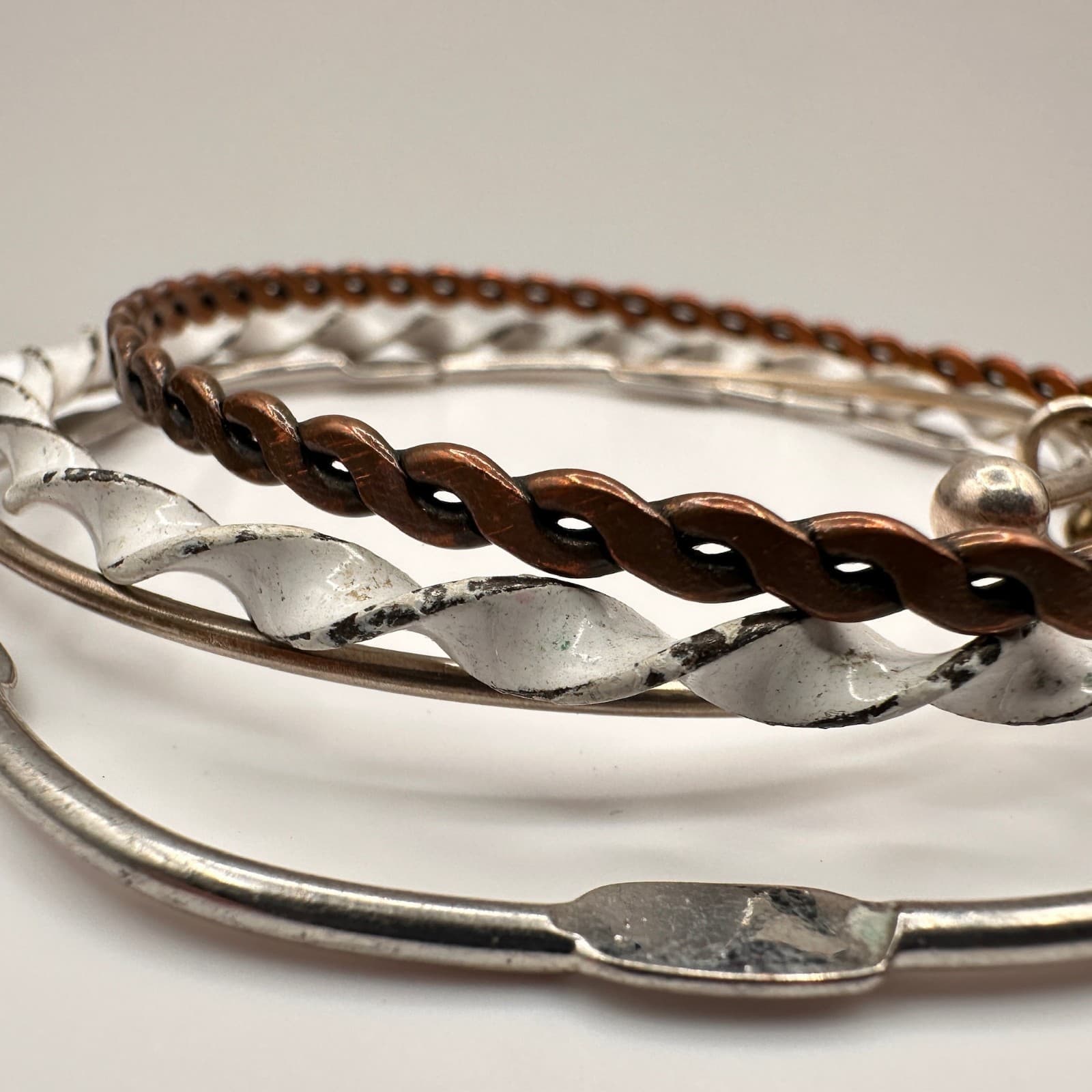 Vintage 90s Twisted Wire Bangle Bracelet Silver Tone Copper Tone Adjustable - Thumbnail 9