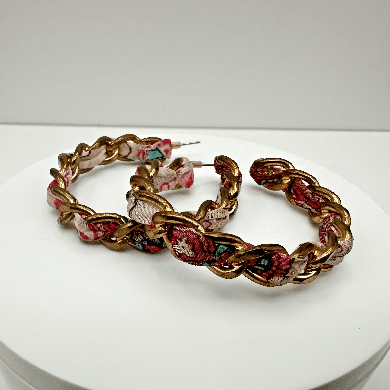 Vintage 90s Gold Tone Chain Floral Pink Fabric Wrapped Hoop Earrings Women's - Image 1