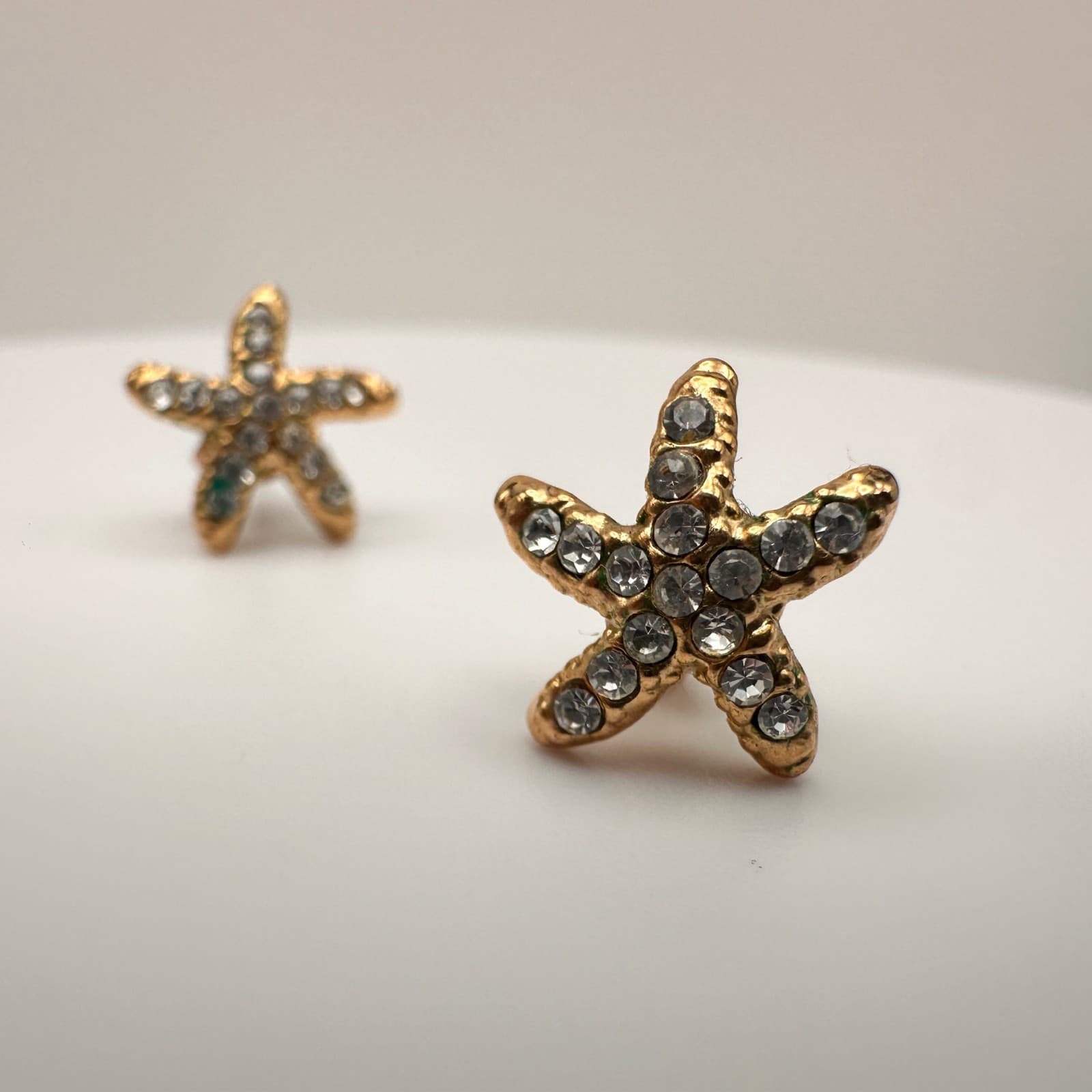 Vintage 90s Tiny Gold Starfish Stud Earrings Sparkling Clear Rhinestones jewelry - Thumbnail 2