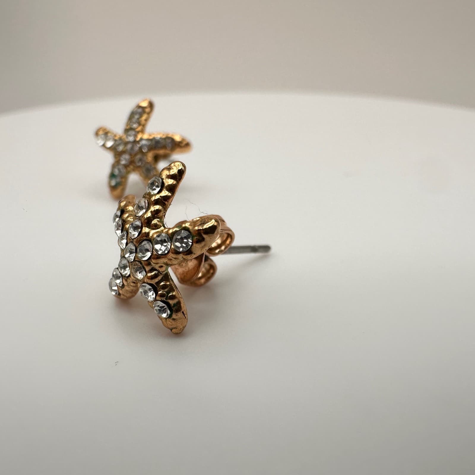 Vintage 90s Tiny Gold Starfish Stud Earrings Sparkling Clear Rhinestones jewelry - Thumbnail 5