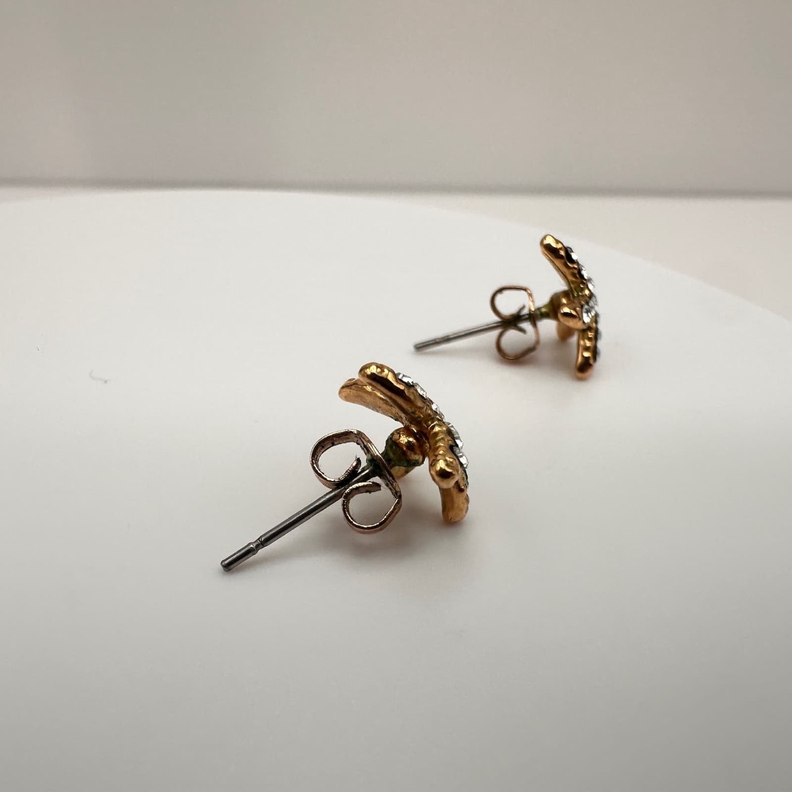 Vintage 90s Tiny Gold Starfish Stud Earrings Sparkling Clear Rhinestones jewelry - Thumbnail 4